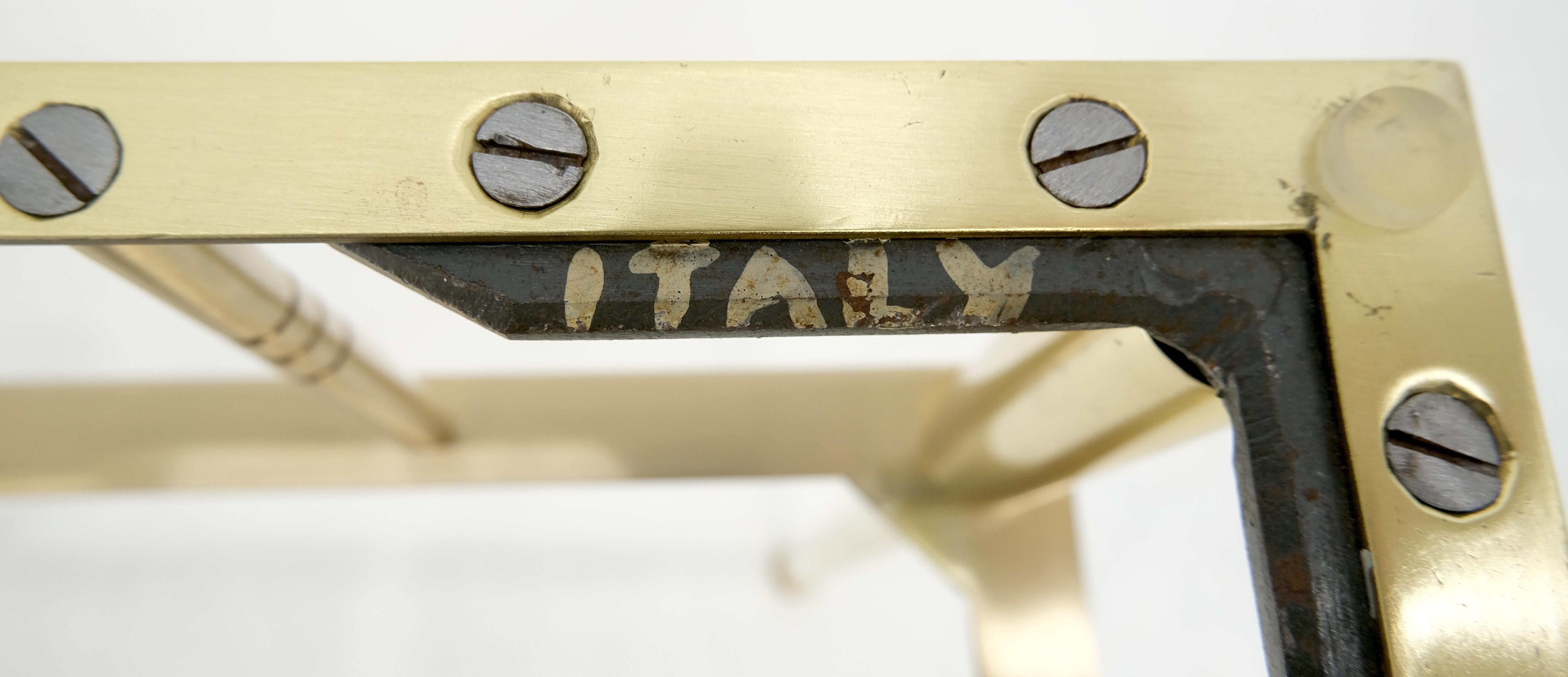 Lampe d'appoint italienne en laiton massif profilé et verre fumé carré Occasionnel  Tableau en vente 10