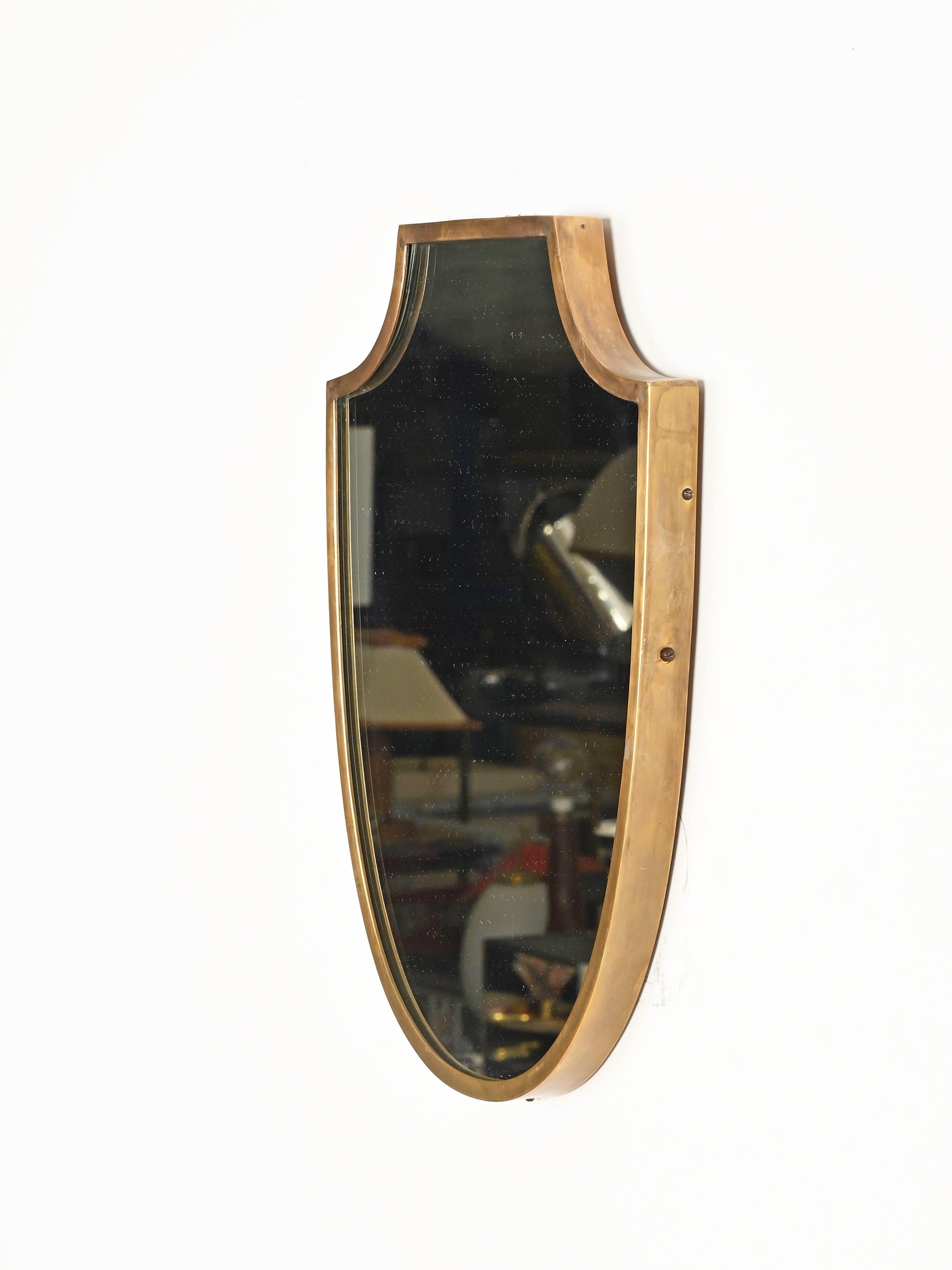 Italian Solid Brass Shield-Shaped Mirror, Gio Ponti Style, 1950s in vendita 2