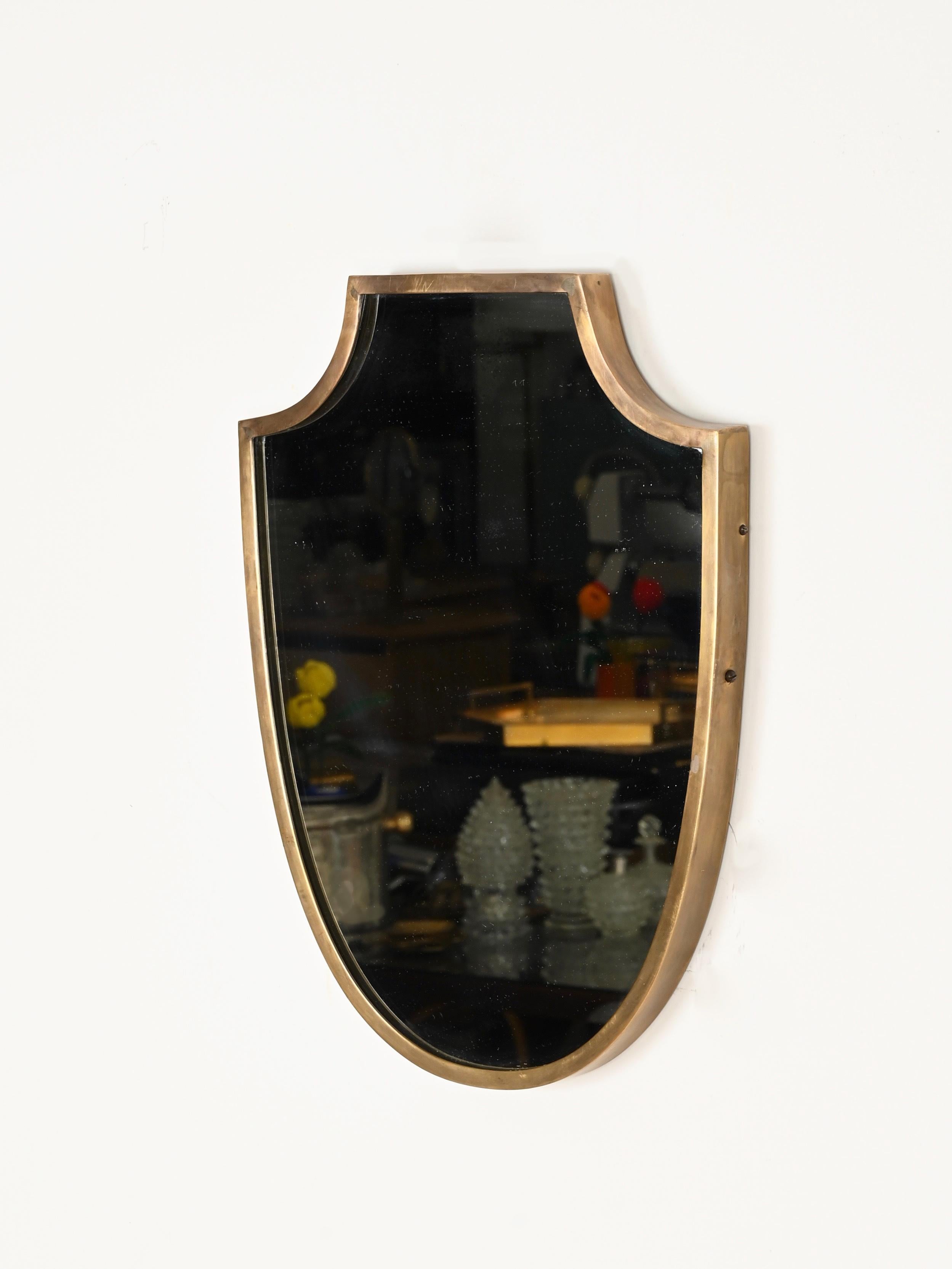 Italian Solid Brass Shield-Shaped Mirror, Gio Ponti Style, 1950s in vendita 4