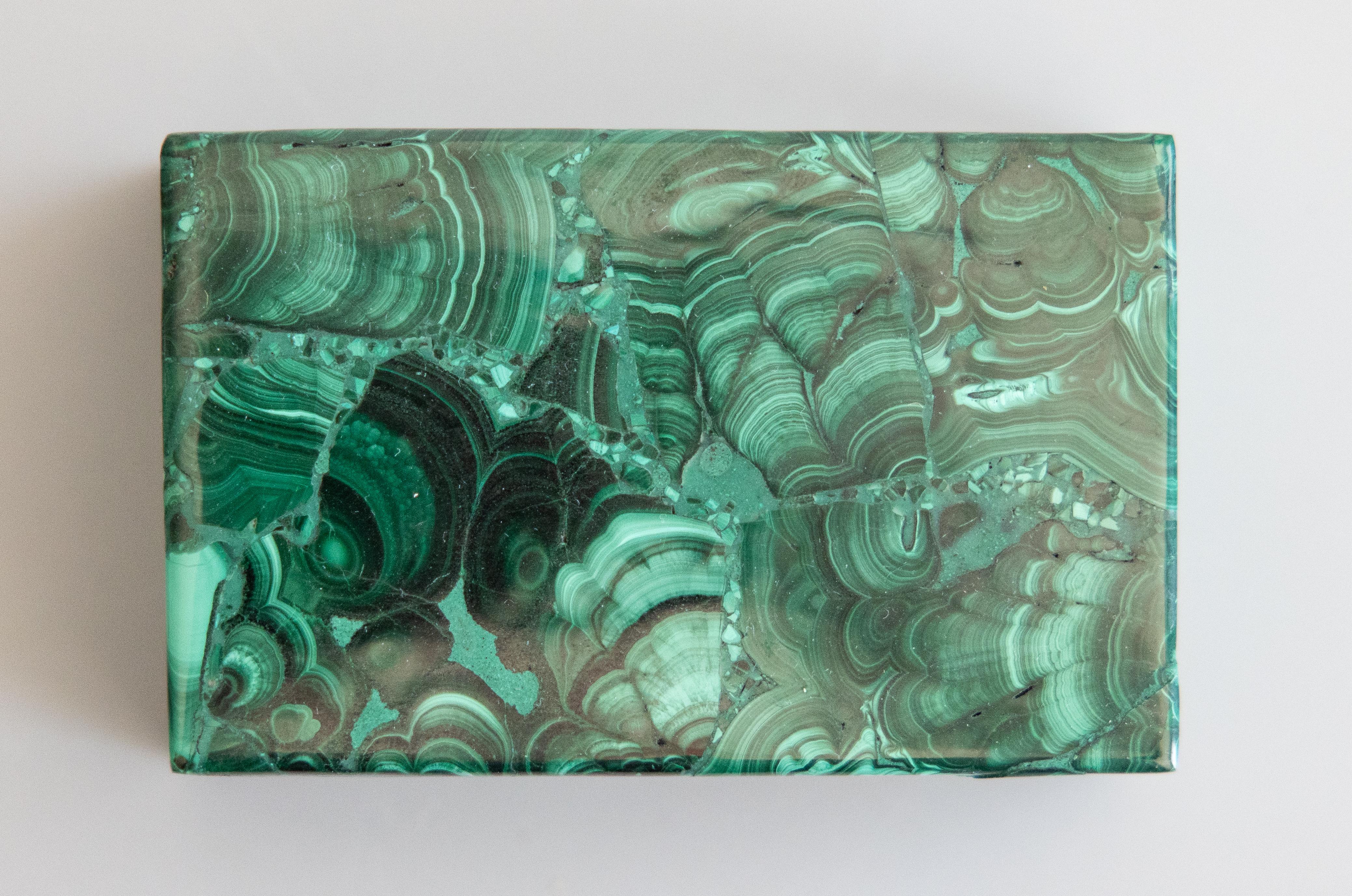Italian Solid Malachite Lidded Trinket Box In Good Condition For Sale In Pearland, TX