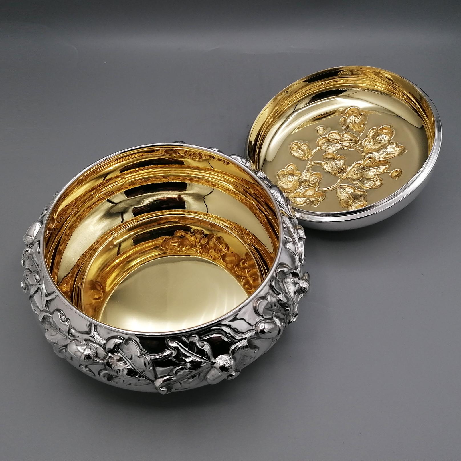 Italian Solid Silver decorative Round Box  For Sale 4