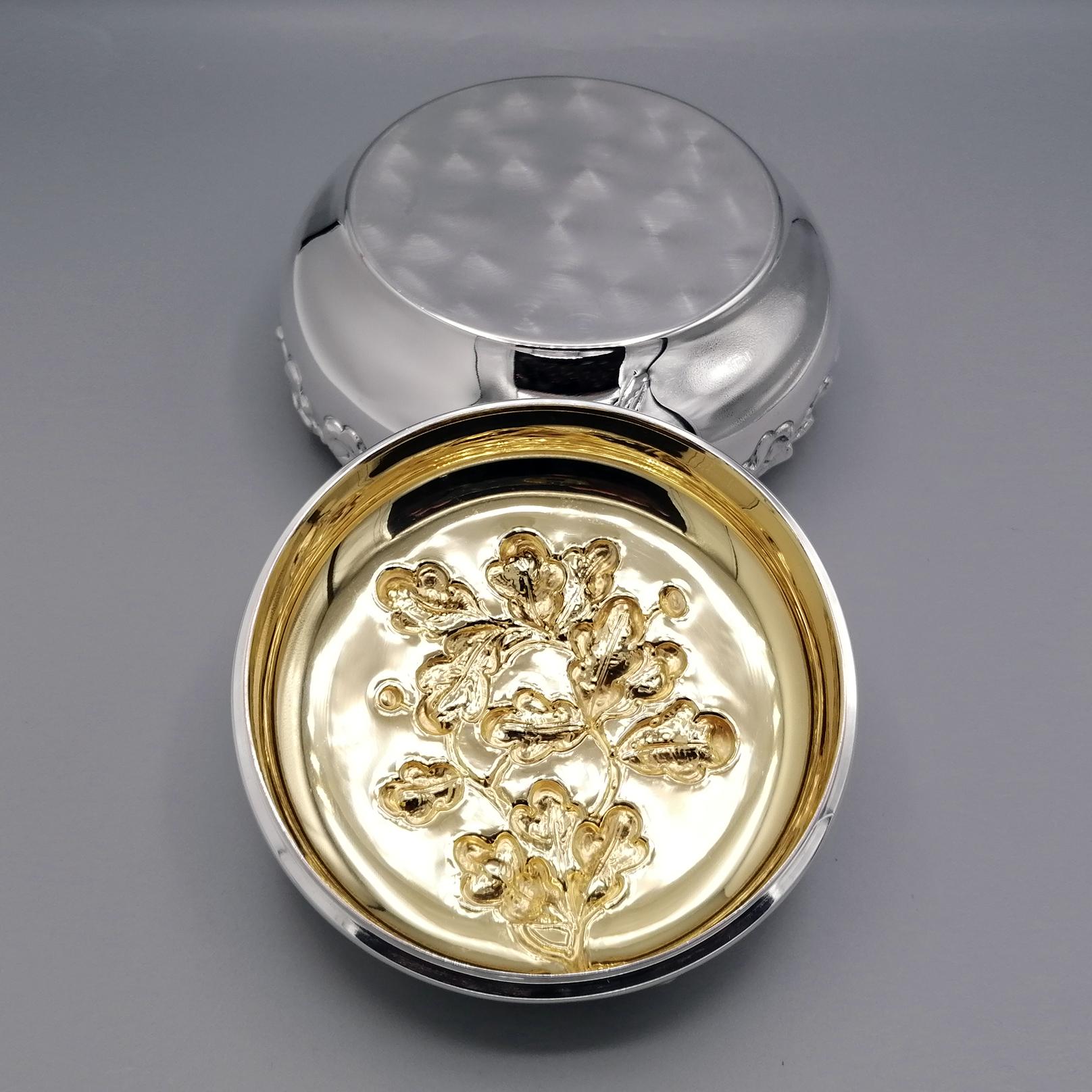 Italian Solid Silver decorative Round Box  For Sale 6