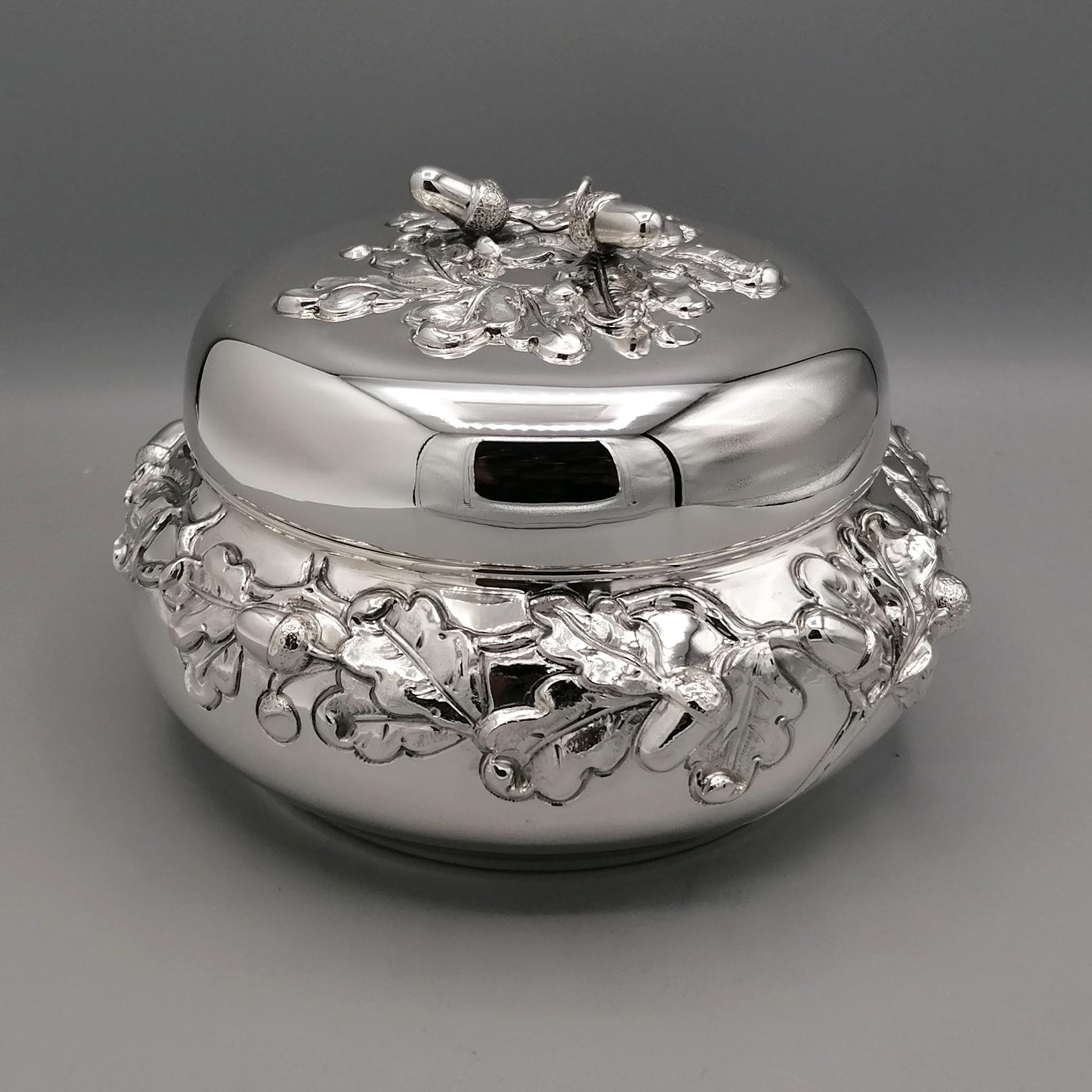 Italian Solid Silver decorative Round Box  For Sale 8