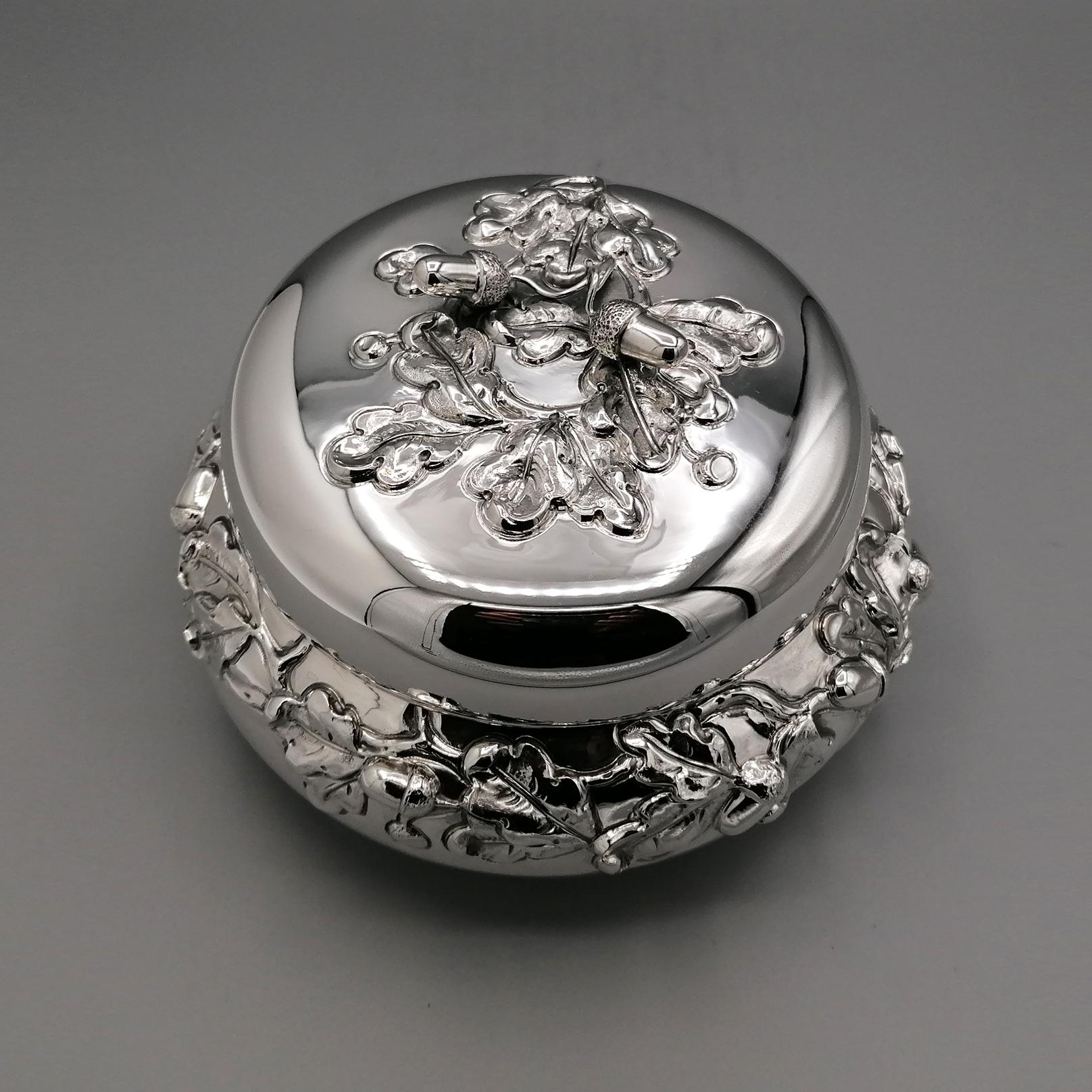Italian Solid Silver decorative Round Box  For Sale 1