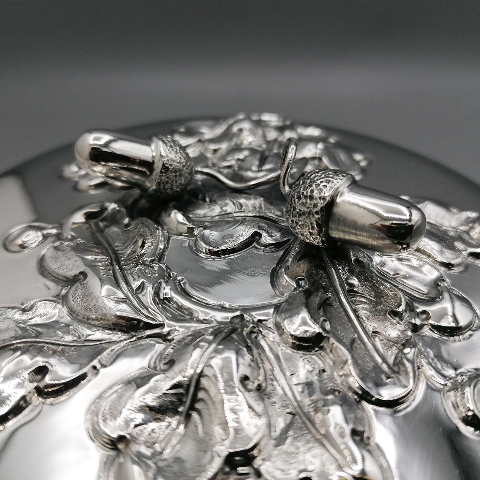 Italian Solid Silver decorative Round Box  For Sale 2