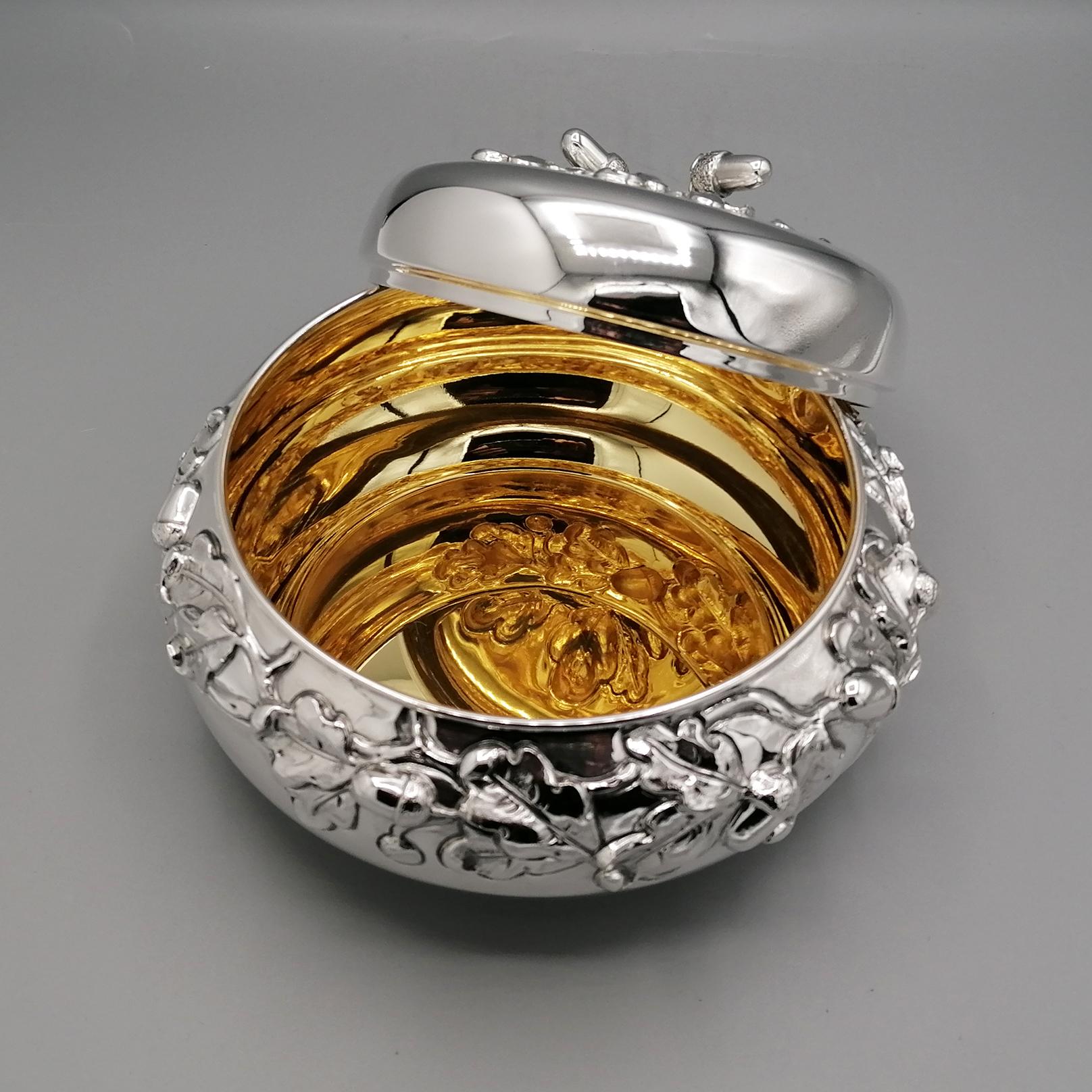 Italian Solid Silver decorative Round Box  For Sale 3