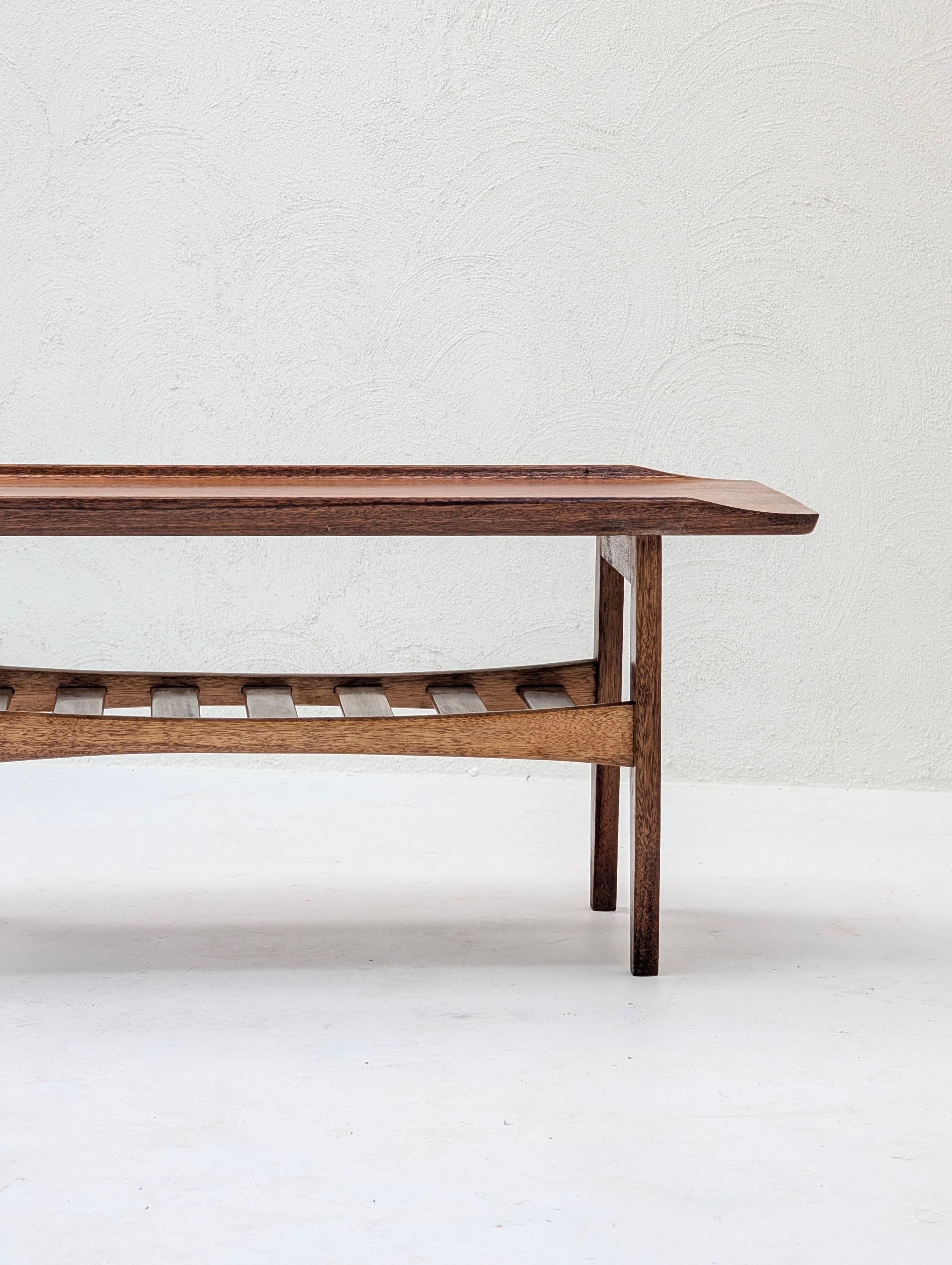 Table basse en teck massif italien 