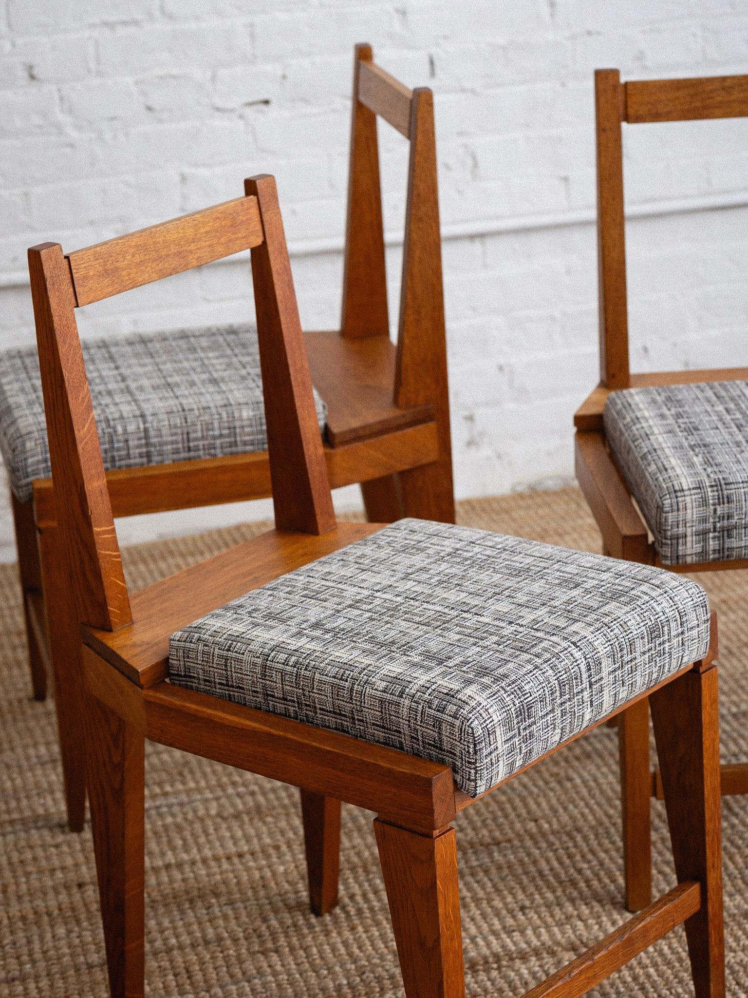 Tissu d'ameublement Chaises de salle à manger italiennes en Wood Wood - un ensemble de 4 en vente