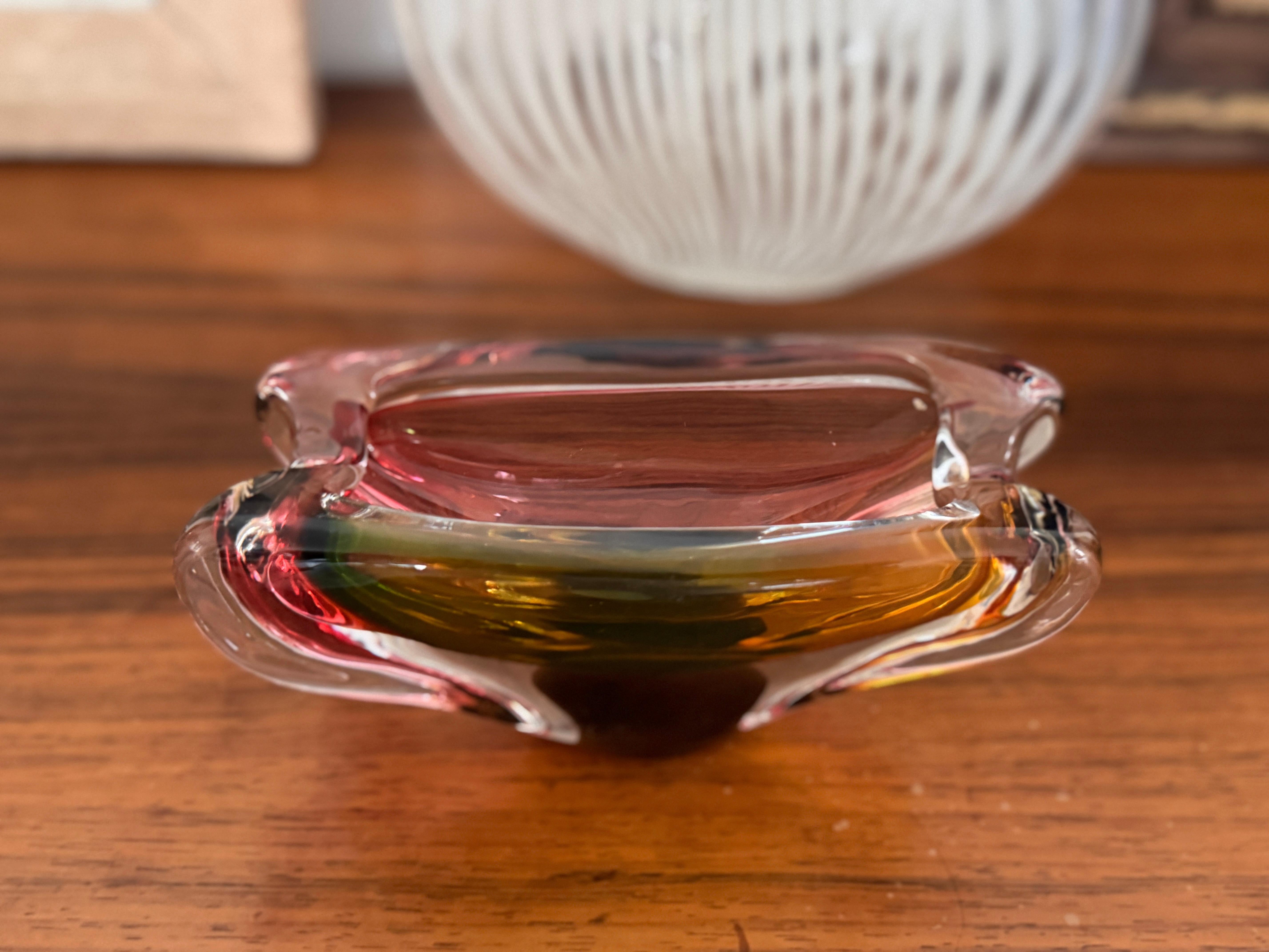 Cendrier italien en verre Sommerso, Murano Attribué à Josef Rozínek, années 1960 en vente 5