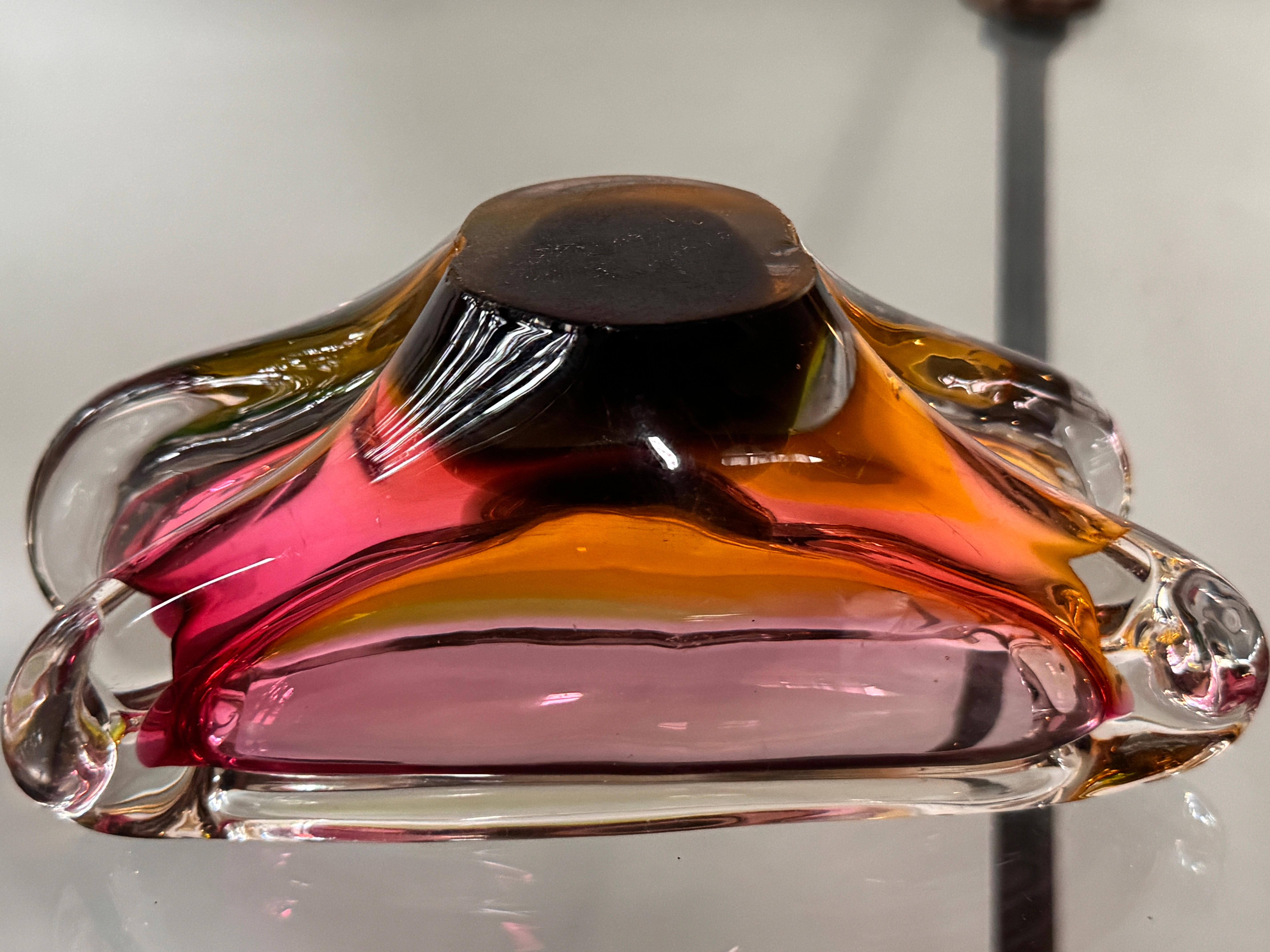 Cendrier italien en verre Sommerso, Murano Attribué à Josef Rozínek, années 1960 en vente 2