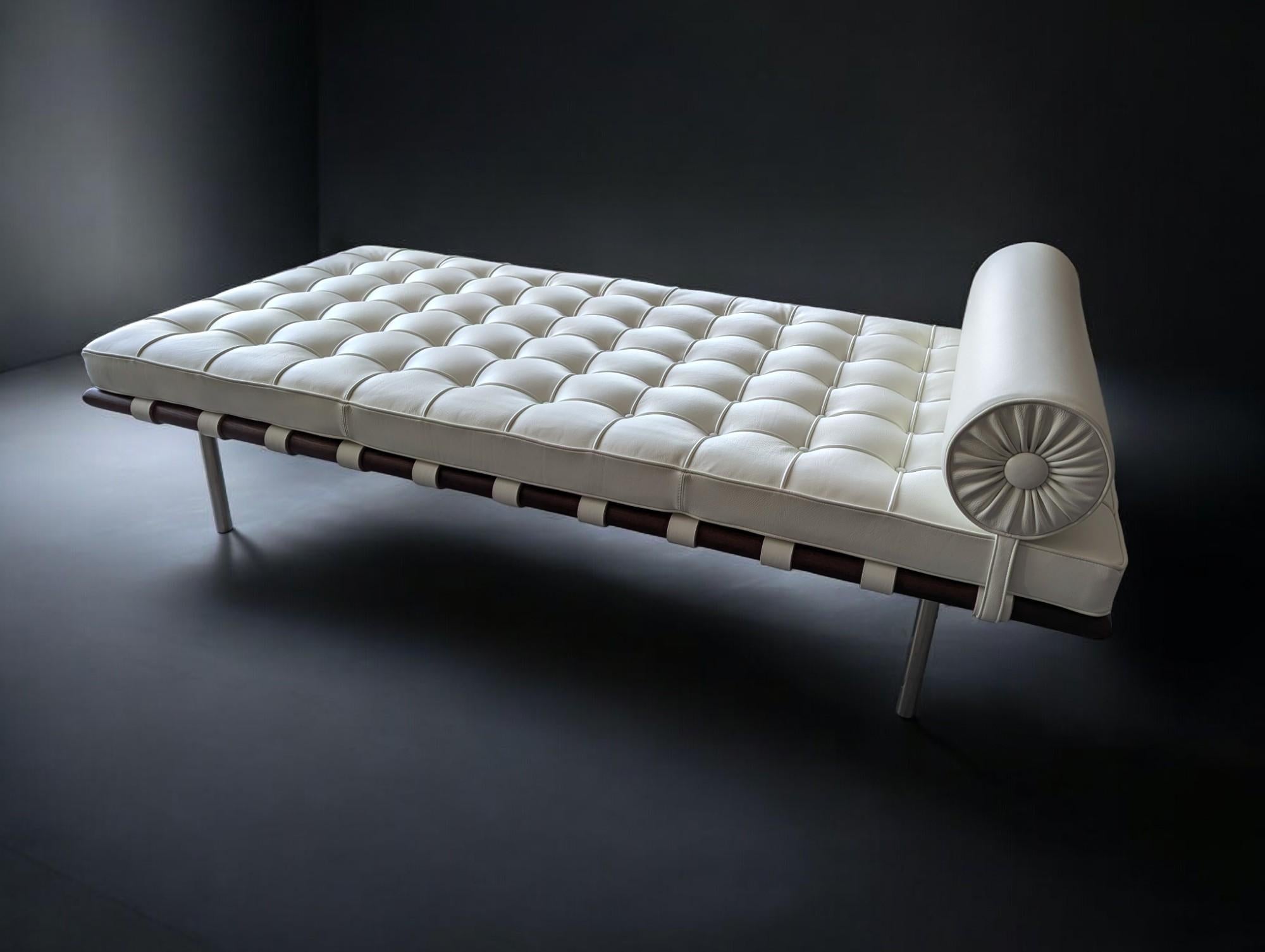Italian Sommier Barcelona Knoll Classic in white leather 10