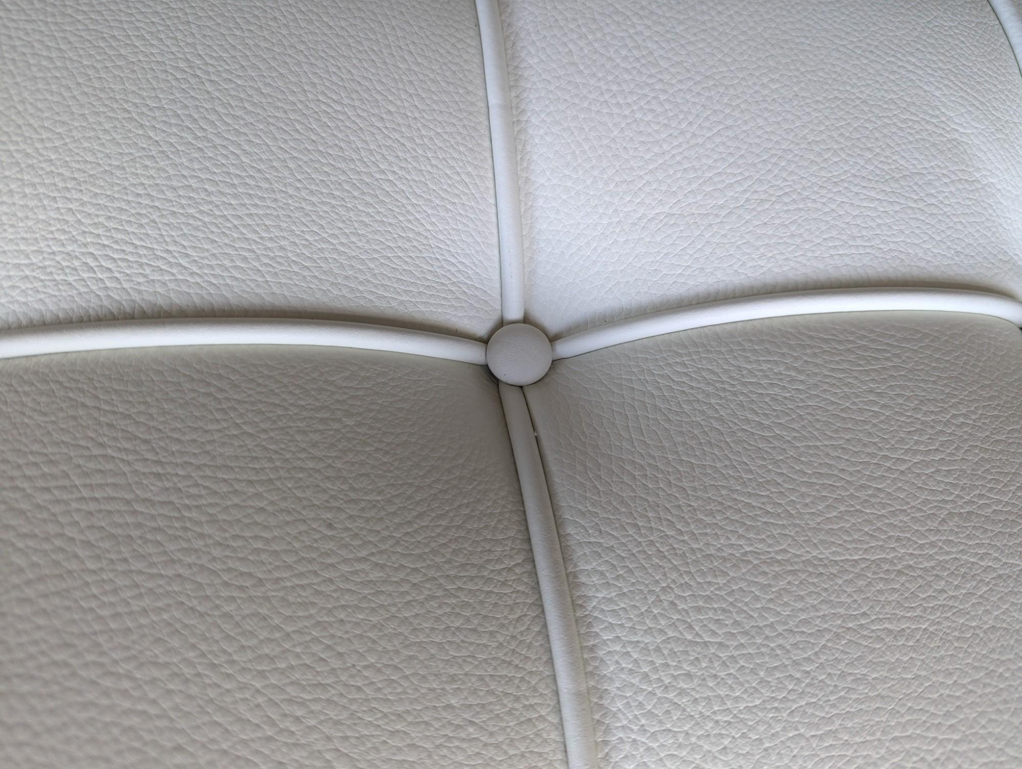 Italian Sommier Barcelona Knoll Classic in white leather 11