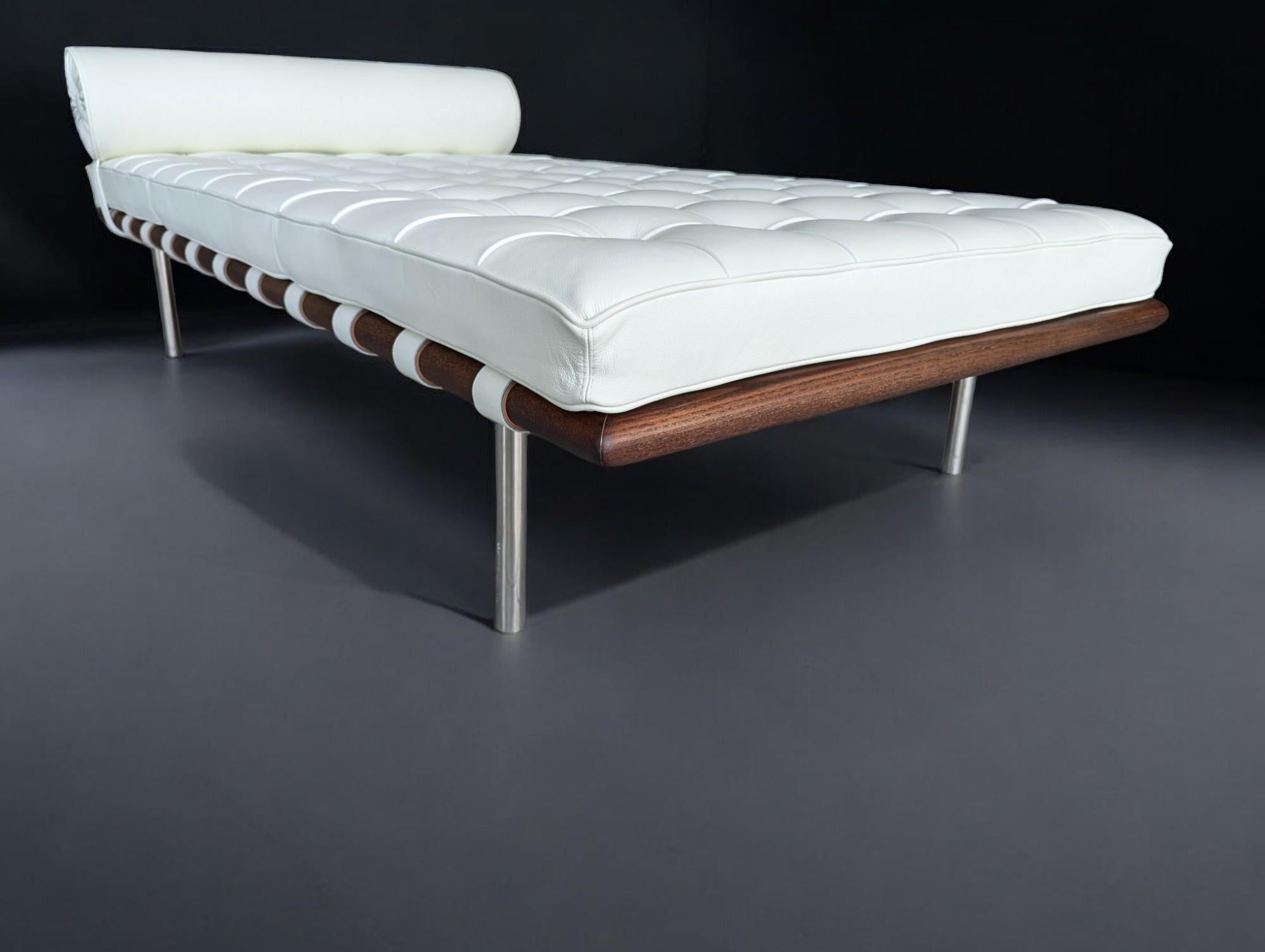 Leather Italian Sommier Barcelona Knoll Classic in white leather