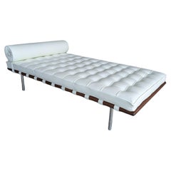 Italian Sommier Barcelona Knoll Classic in white leather
