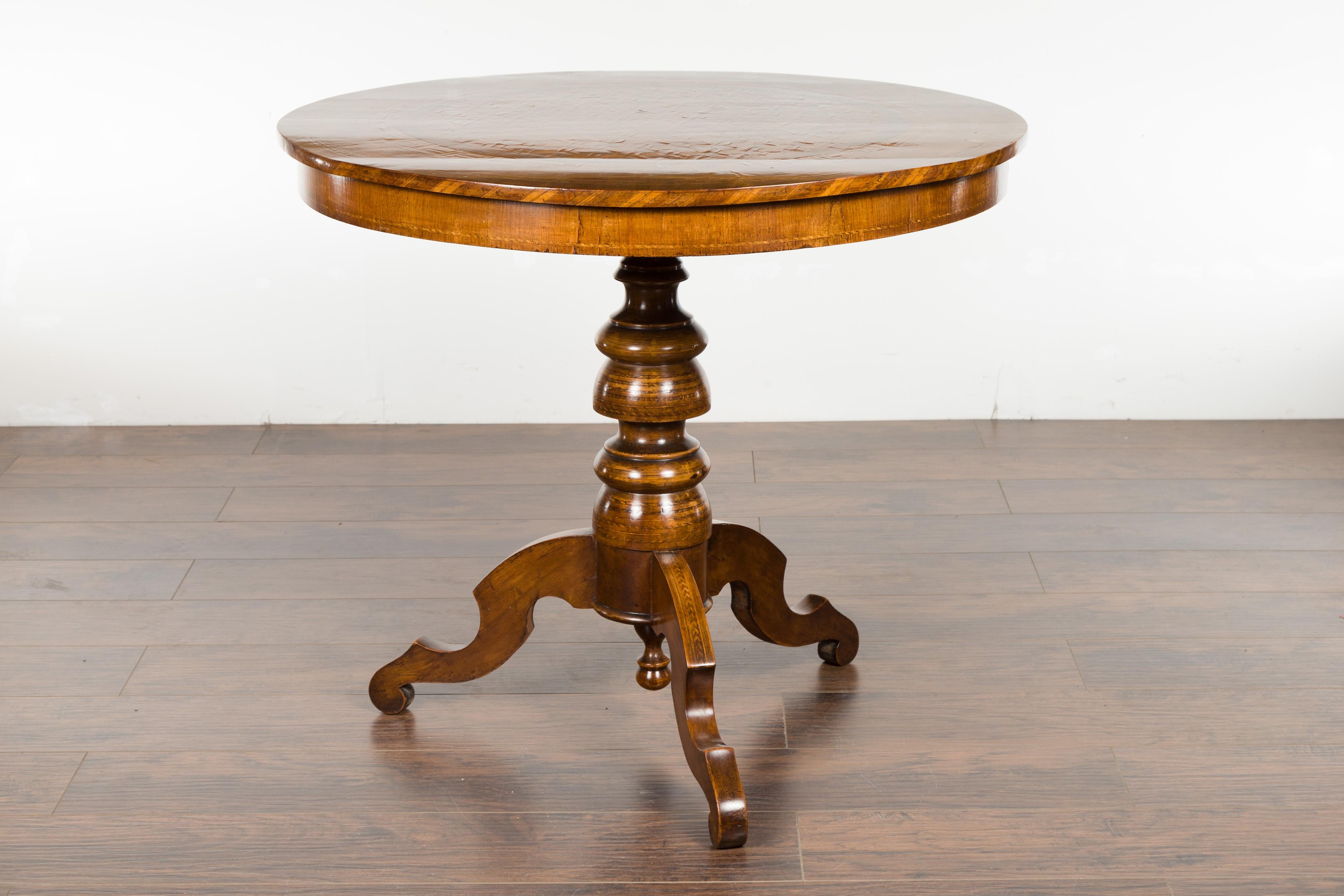 Italian Sorrento 1880s Walnut Pedestal Table with Marquetry Top and Tripod Base 7