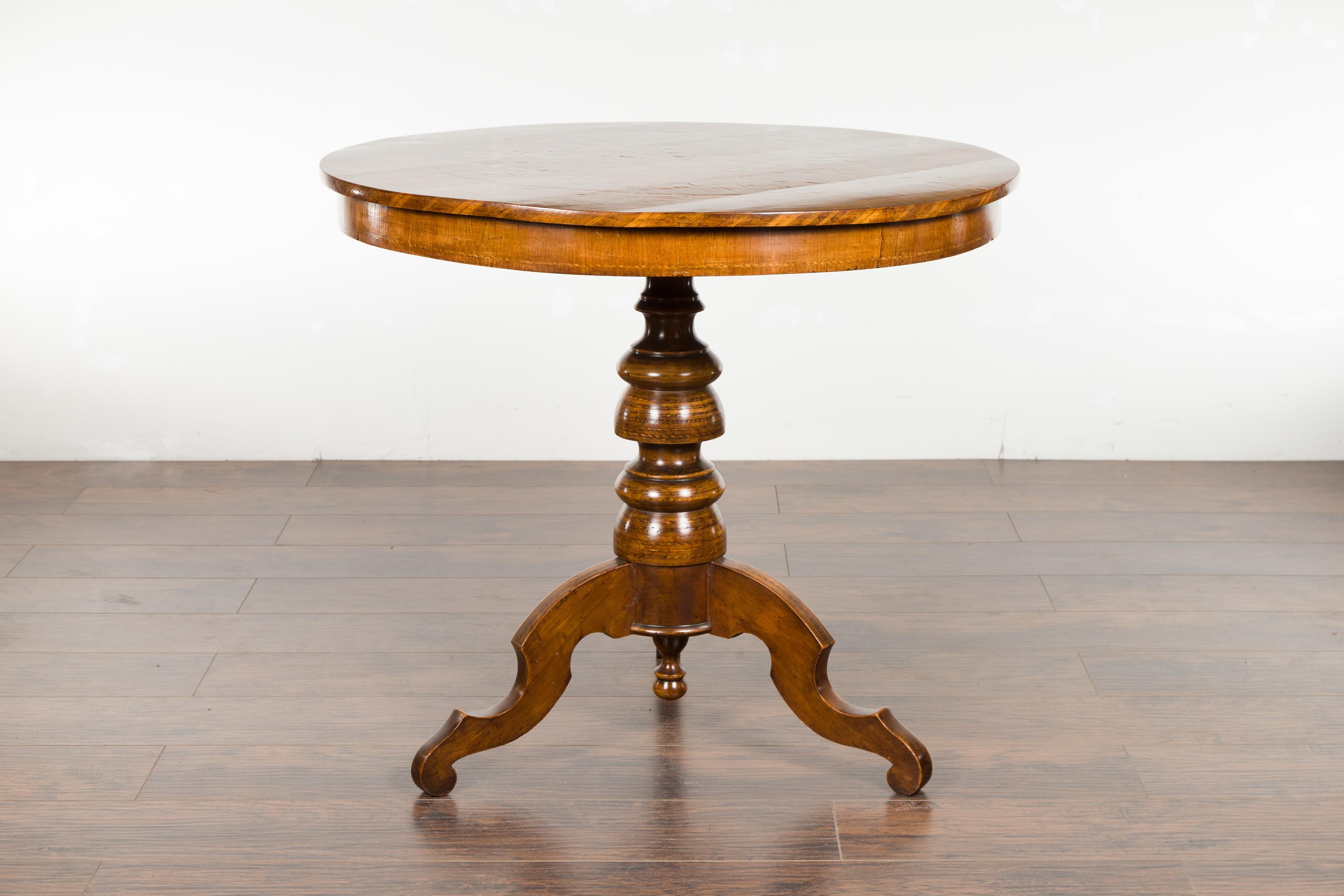 Italian Sorrento 1880s Walnut Pedestal Table with Marquetry Top and Tripod Base 8