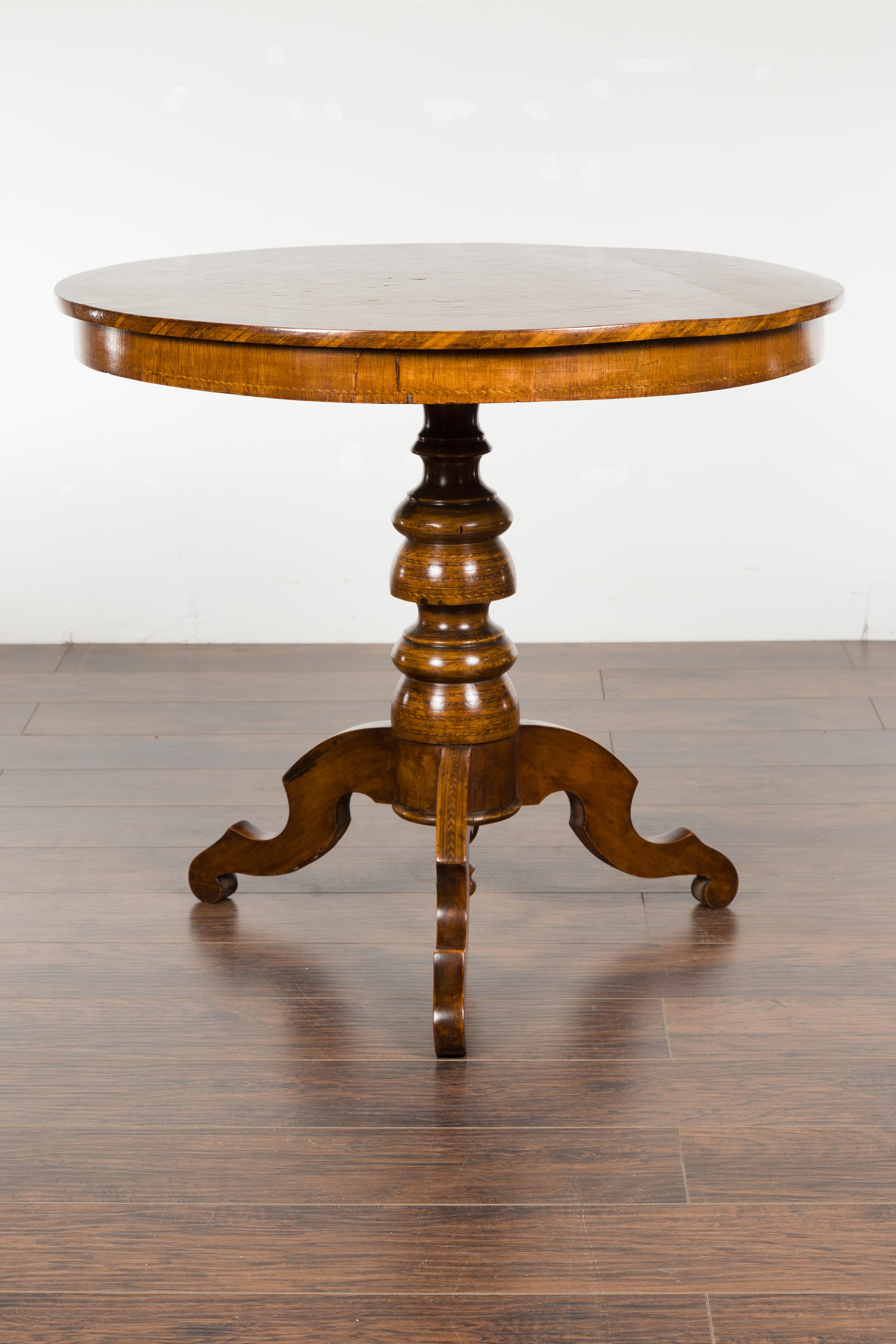 Italian Sorrento 1880s Walnut Pedestal Table with Marquetry Top and Tripod Base 9
