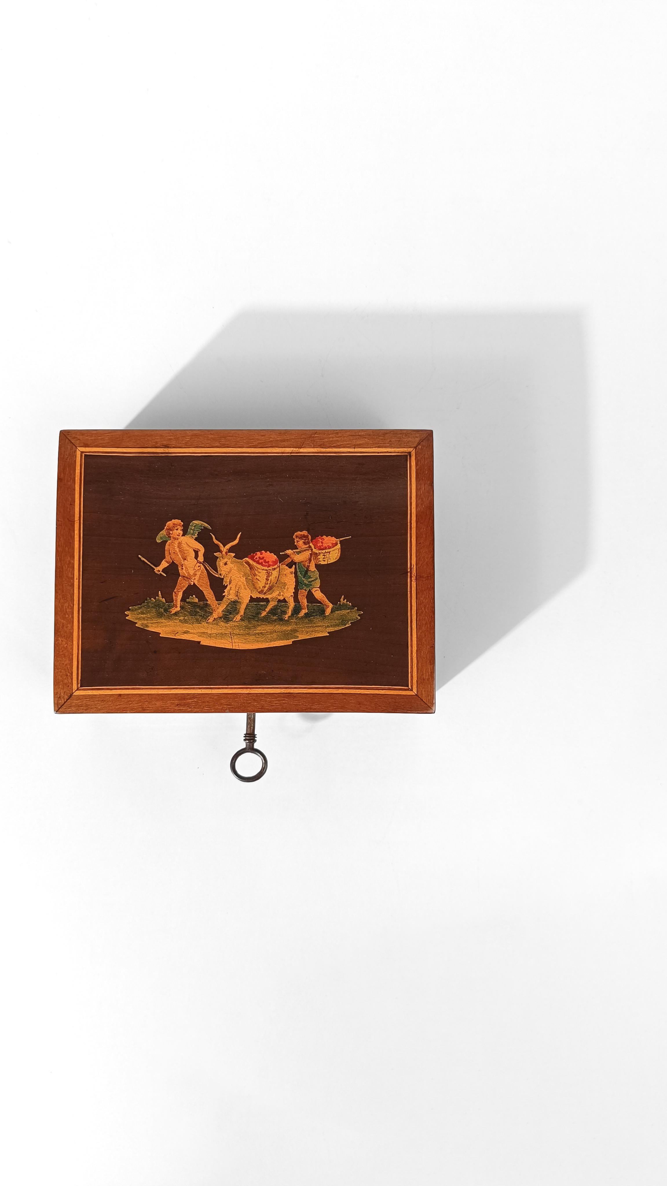 Caja italiana sorrentina con incrustaciones de escena pastoral del siglo XVIII con Cupido en venta 8