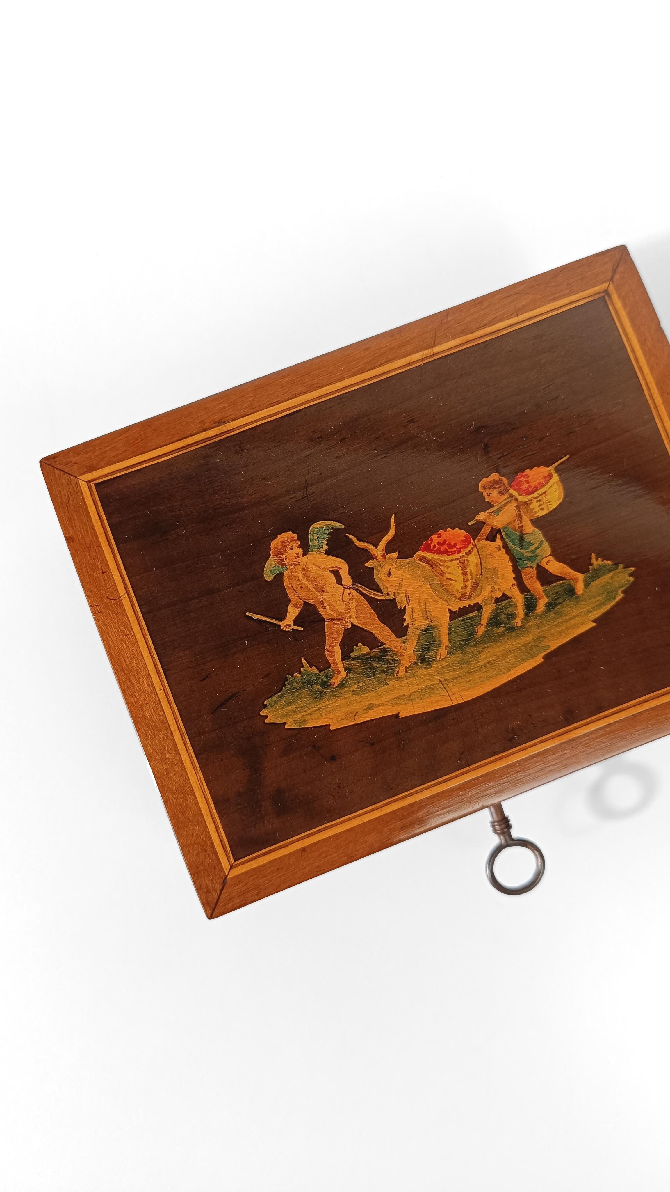 Caja italiana sorrentina con incrustaciones de escena pastoral del siglo XVIII con Cupido en venta 9