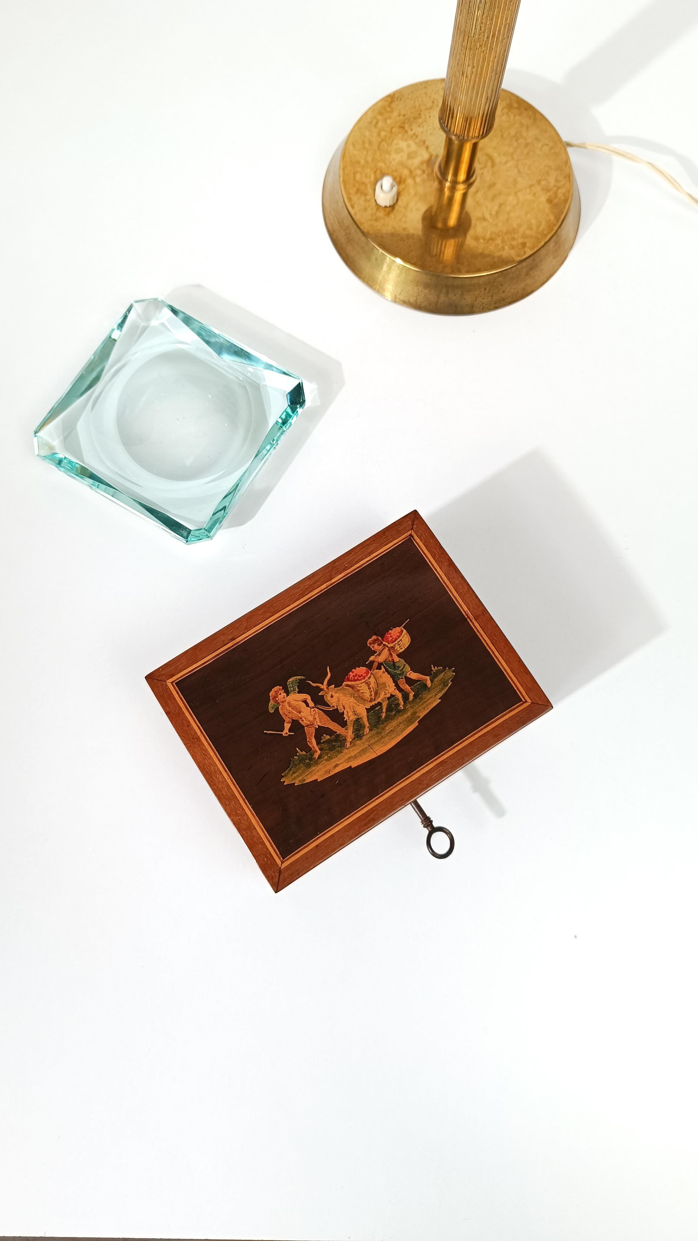Caja italiana sorrentina con incrustaciones de escena pastoral del siglo XVIII con Cupido Italiano en venta