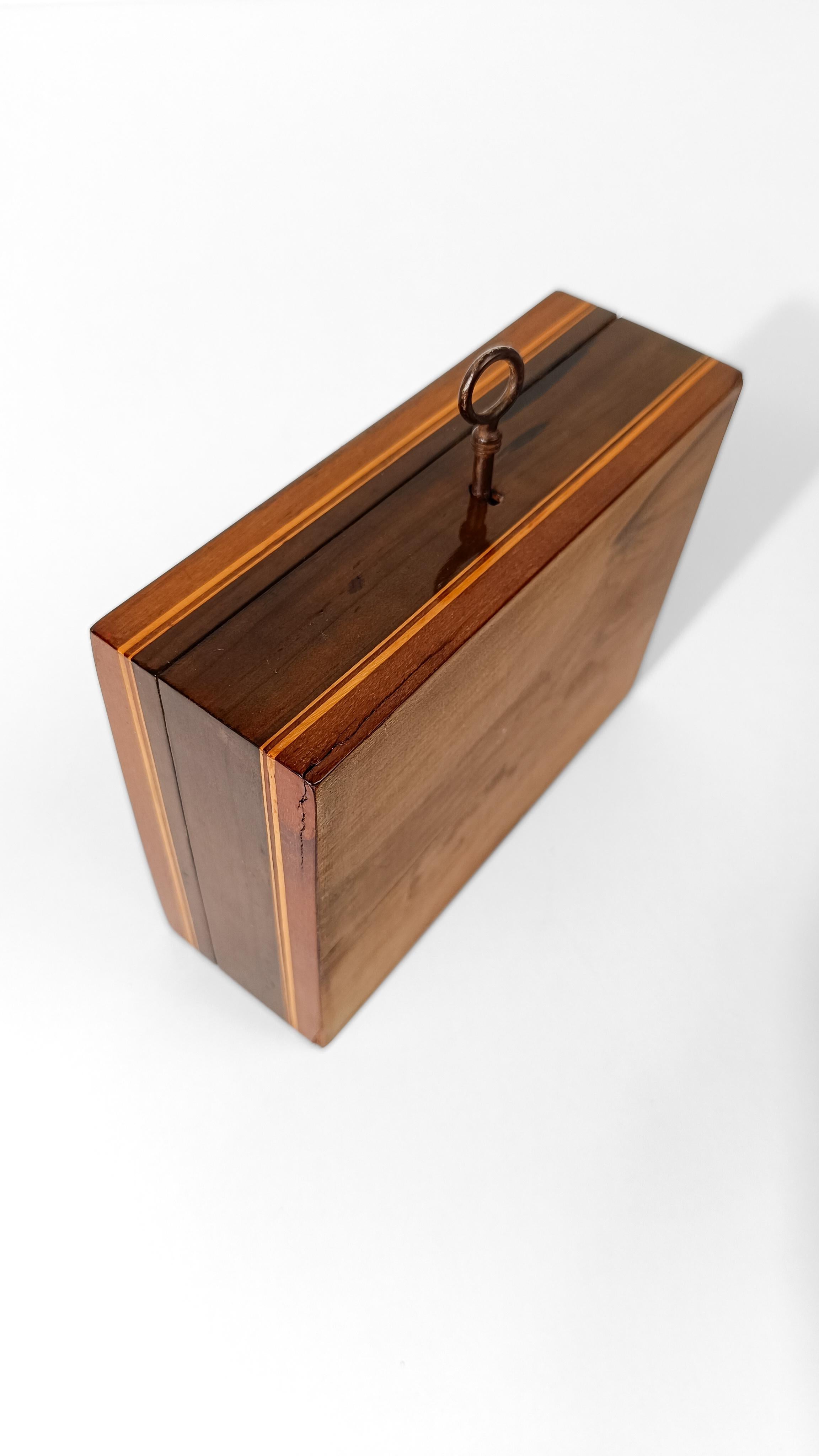 Caja italiana sorrentina con incrustaciones de escena pastoral del siglo XVIII con Cupido siglo XIX en venta