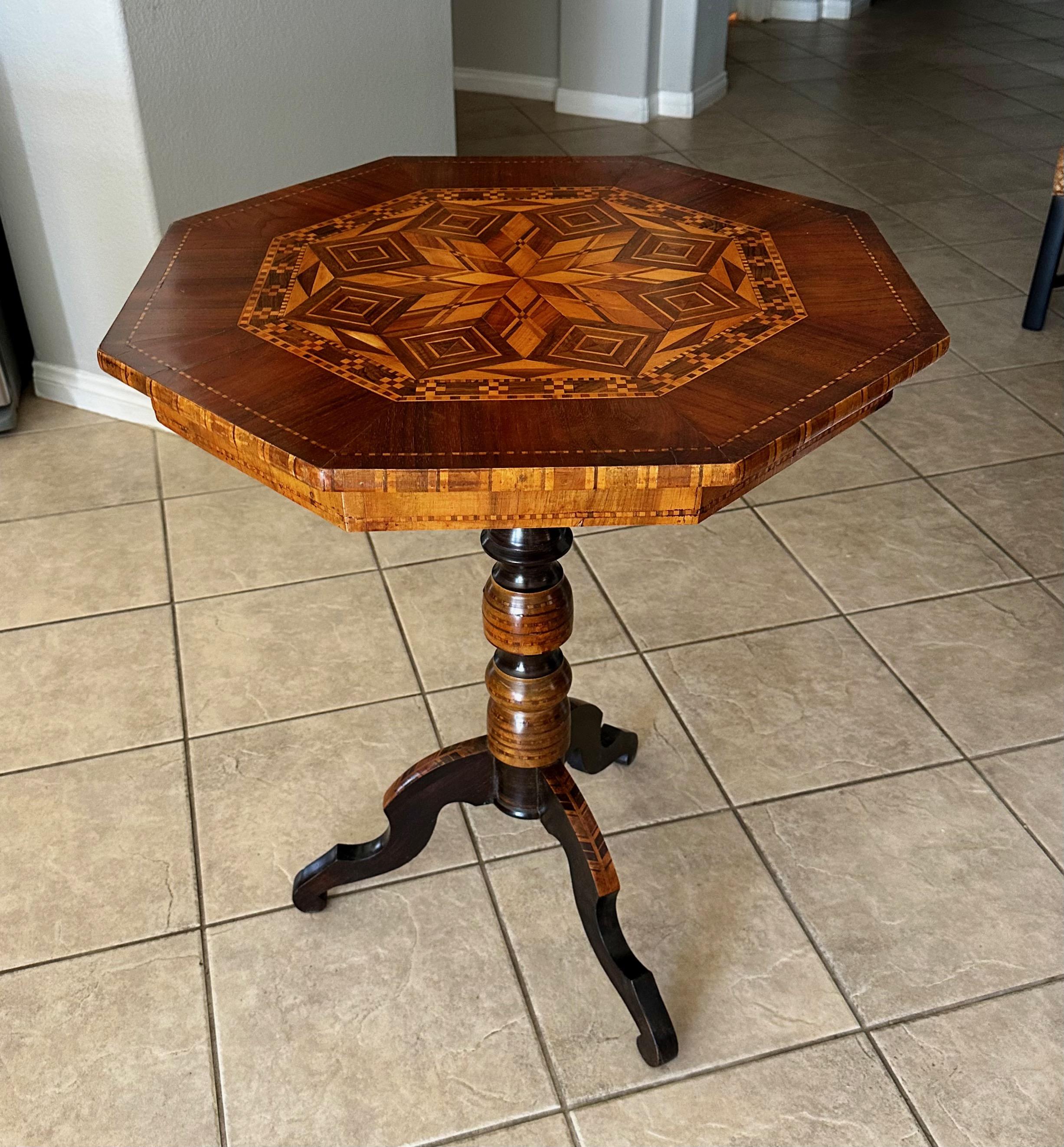 Italian Sorrento Inlaid Marquetry Side Table Circa 1900 For Sale 5