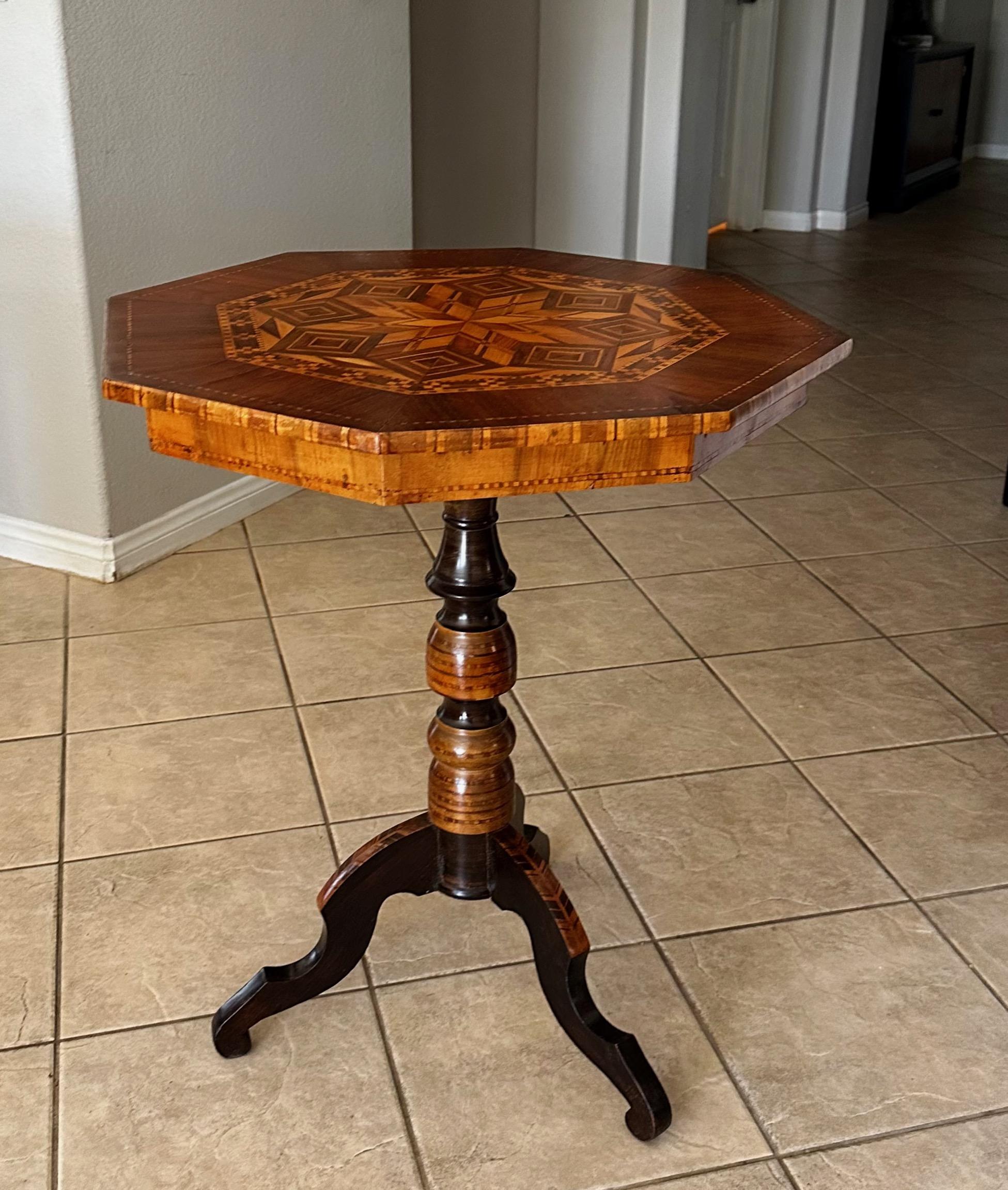 20th Century Italian Sorrento Inlaid Marquetry Side Table Circa 1900 For Sale