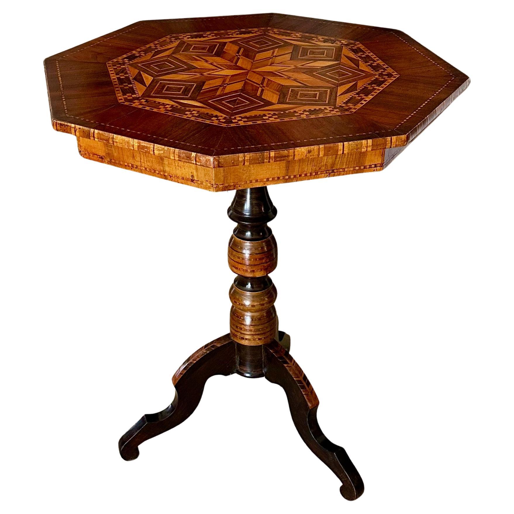 Table d'appoint italienne en marqueterie Sorrento, vers 1900