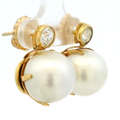 Italian South Sea Pearl Diamond Drop Earrings in 18 Karat Yellow Gold, 1.00 Cara