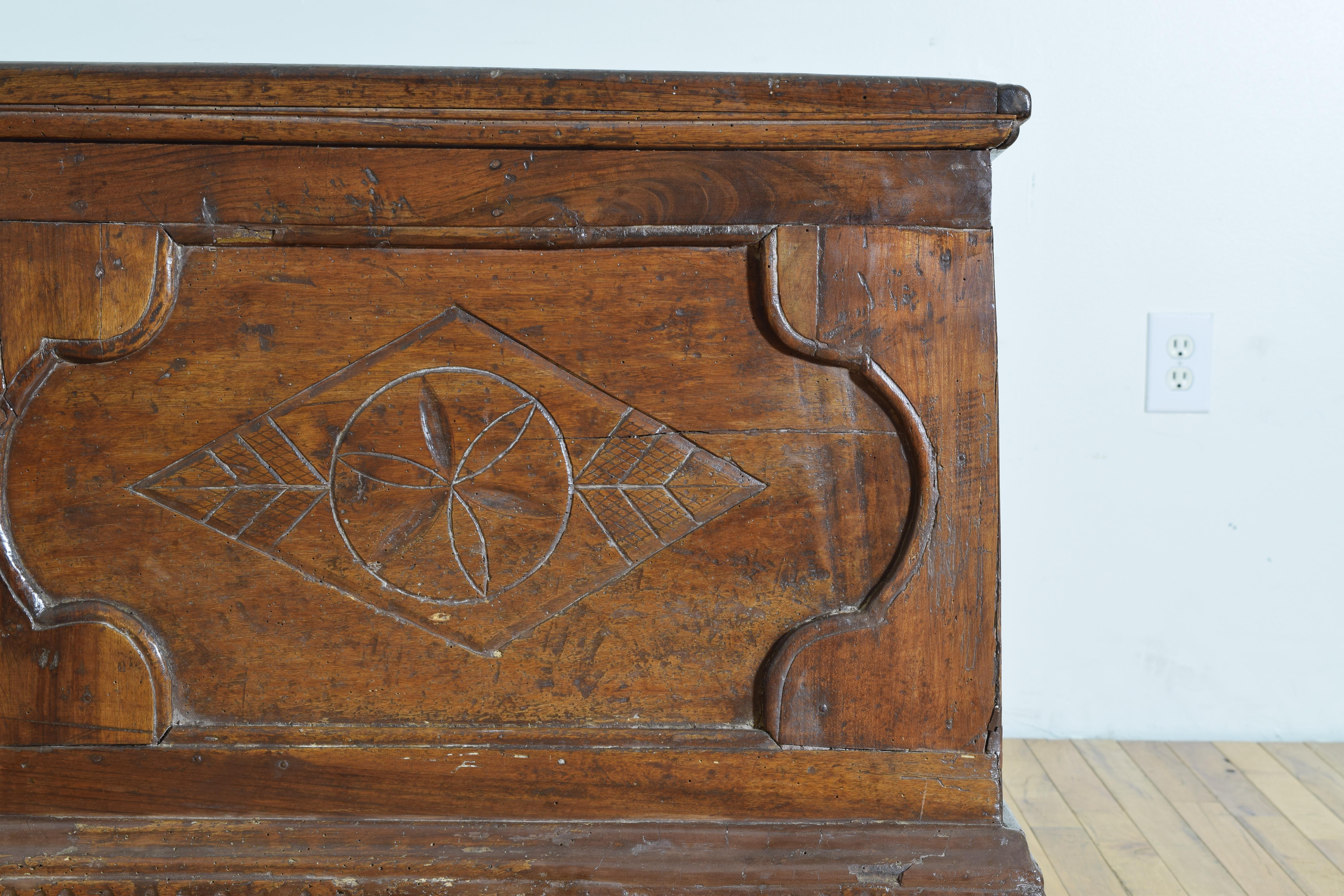 Italian / Southern Tyrolean Carved Walnut Paneled Cassapanca, mid 17th century For Sale 2