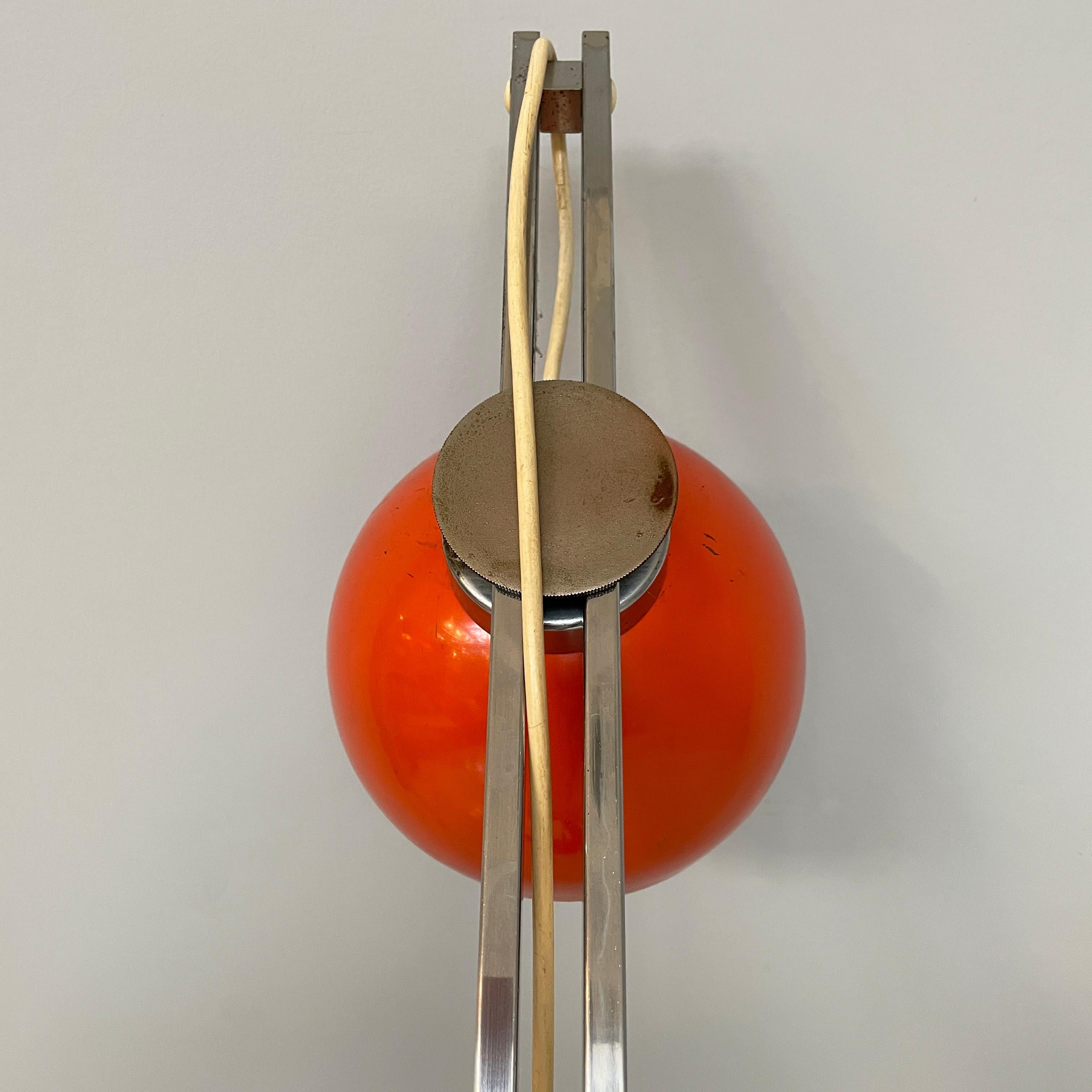 Italian space age Adjustable floor lamp in metal and orange metal, 1970s For Sale 5