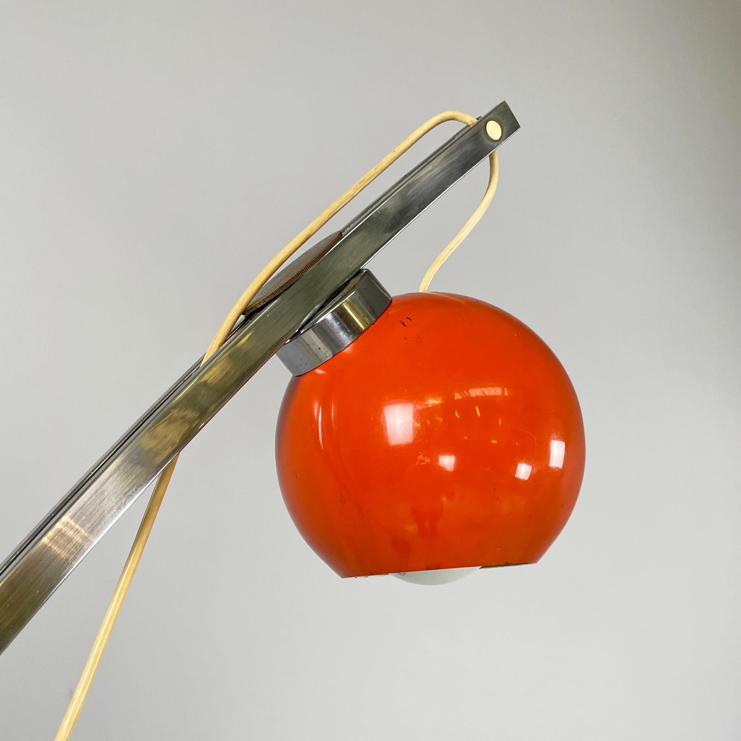 Late 20th Century Italian space age Adjustable floor lamp in metal and orange metal, 1970s For Sale