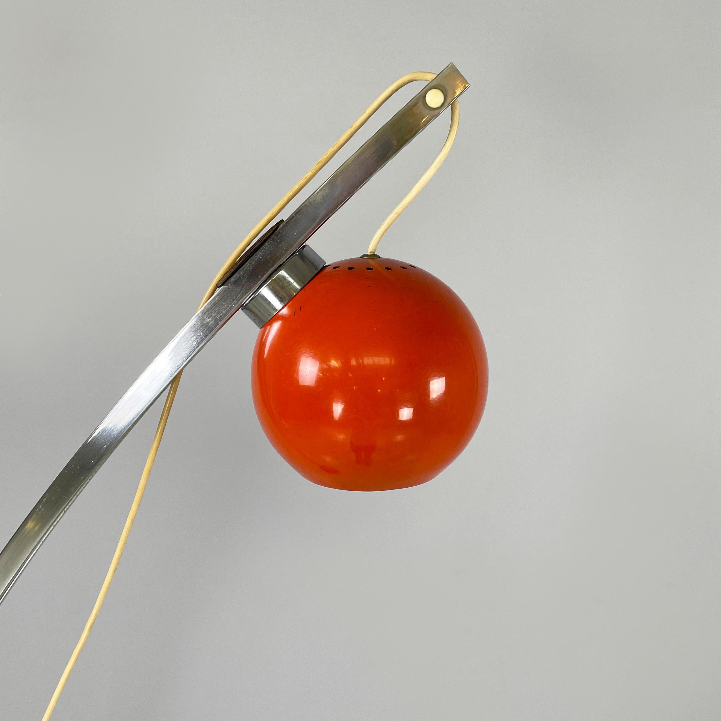 Metal Italian space age Adjustable floor lamp in metal and orange metal, 1970s For Sale