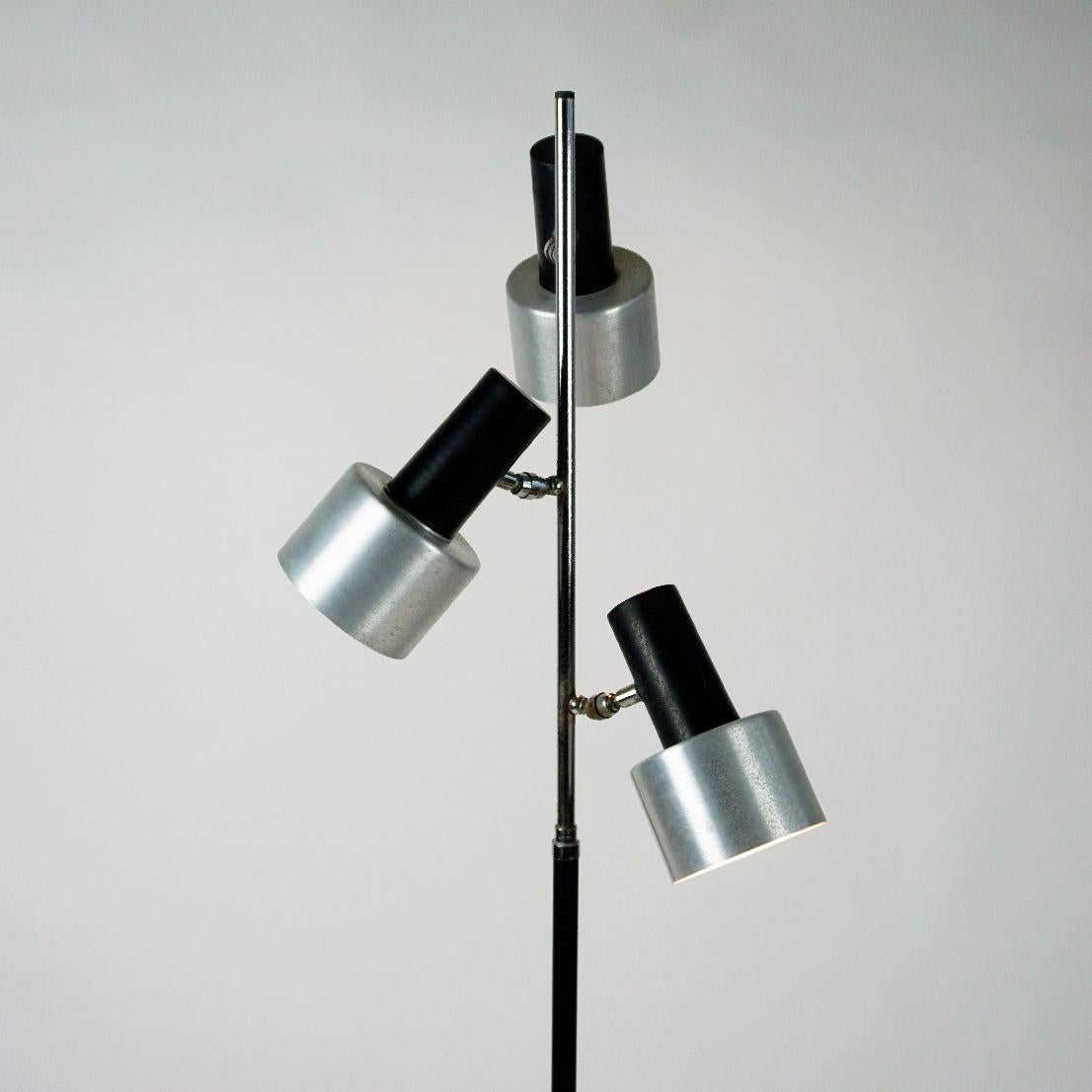 Mid-20th Century Italian Space Age Aluminum and black lacquered Metall Spot Floor Lamp For Sale