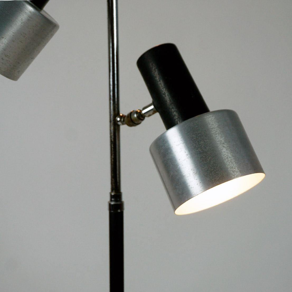 Italian Space Age Aluminum and black lacquered Metall Spot Floor Lamp For Sale 1