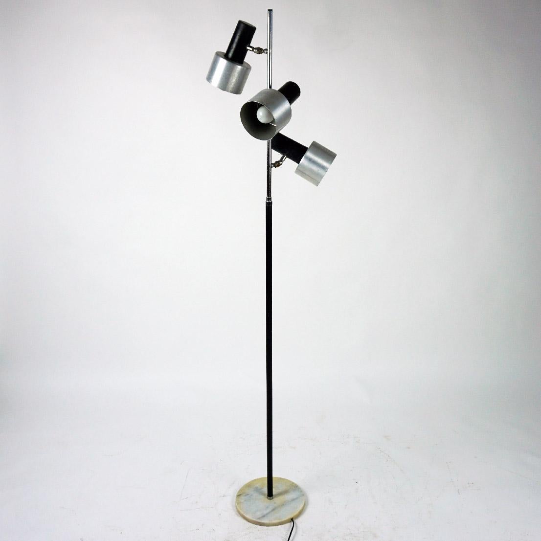 Italian Space Age Aluminum and black lacquered Metall Spot Floor Lamp For Sale 4