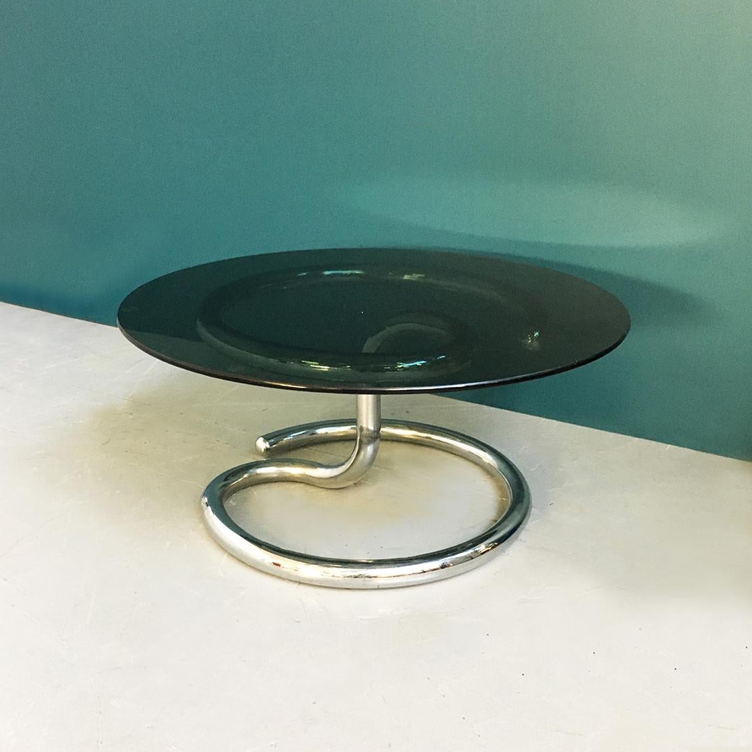 Italian Space Age Anaconda smoked glass coffee table by Paul Tuttle, 1970s
Chromed tubular steel base and smoked glass round top Anaconda coffee table.
Designed by Paul Tuttle in the 1970s.
Very good condition.
Measures: 86 x 40 H cm.