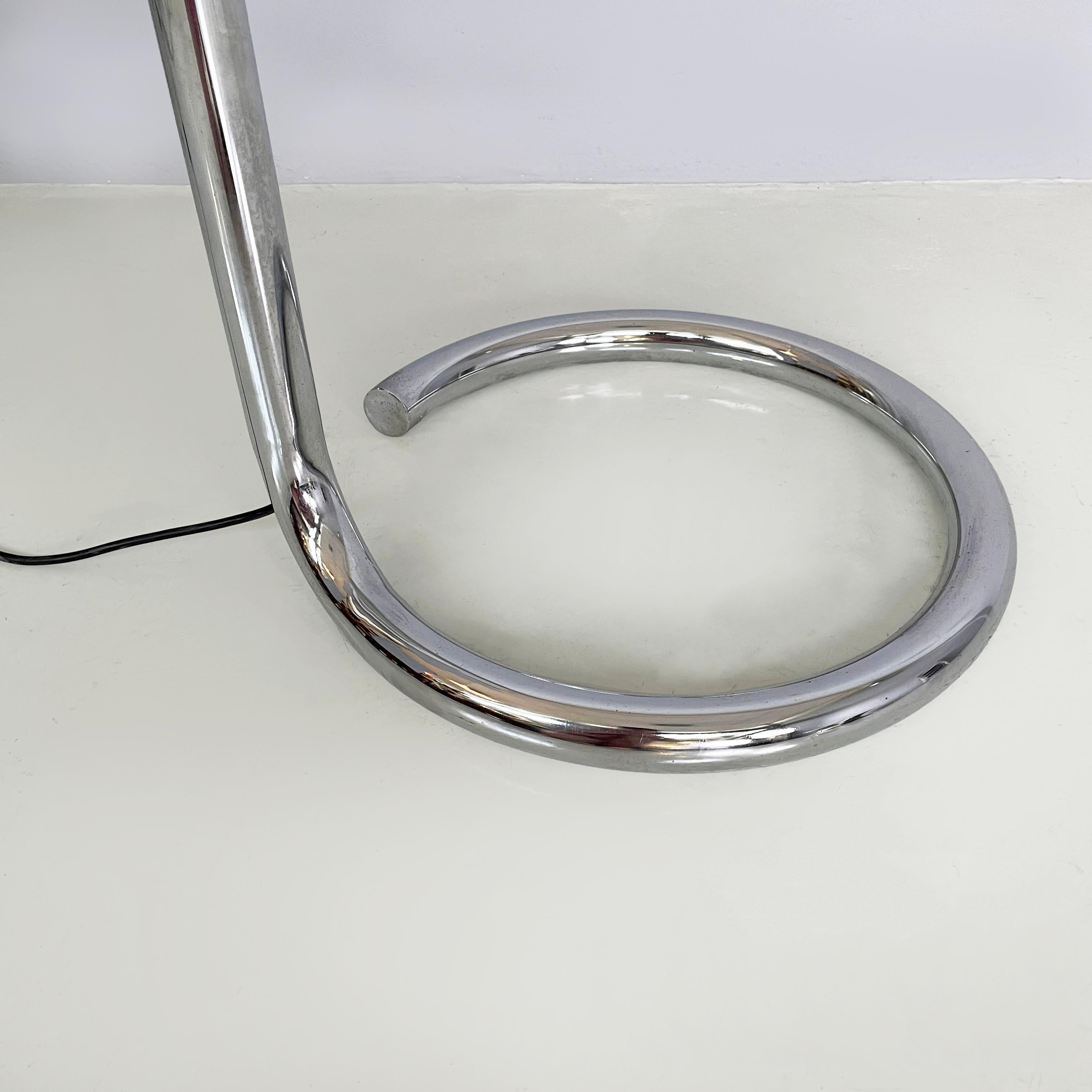 Italian space age Arched and adjustable floor lamp in chromed steel, 1970s 11