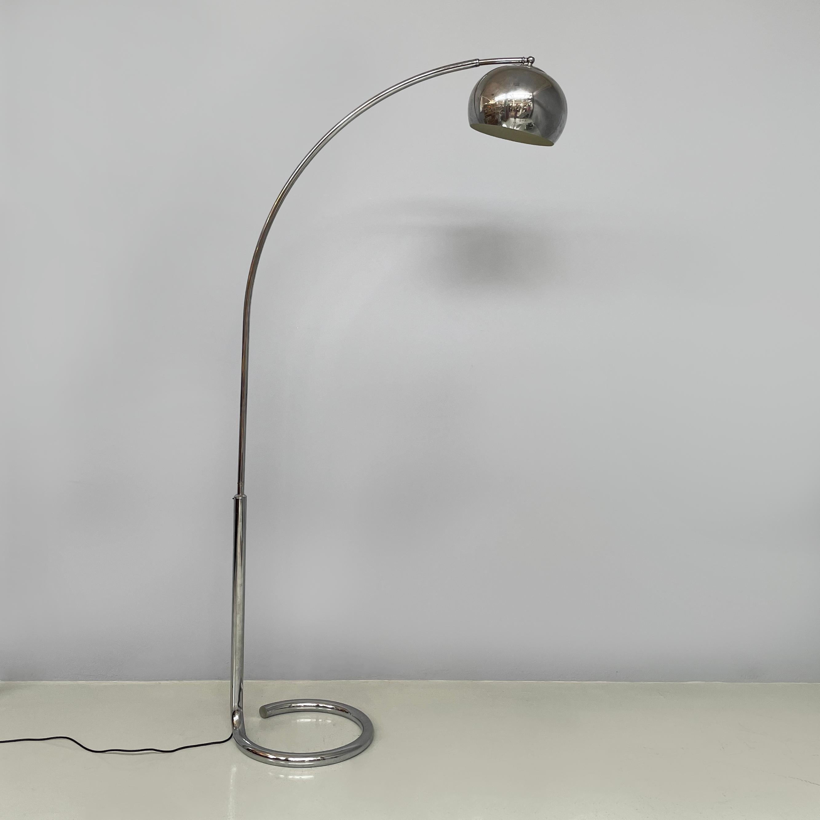 Space Age Italian space age Arched and adjustable floor lamp in chromed steel, 1970s