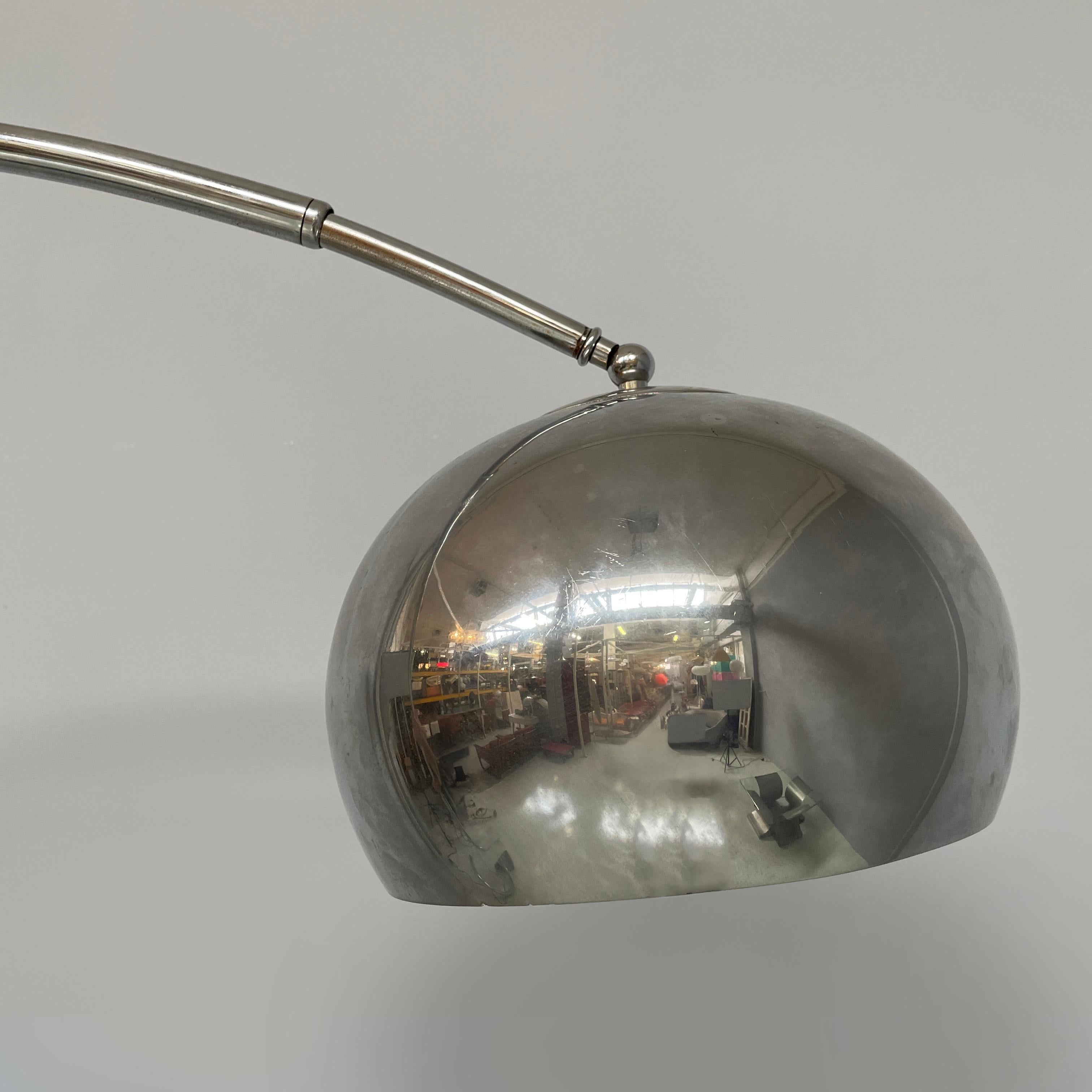Steel Italian space age Arched and adjustable floor lamp in chromed steel, 1970s