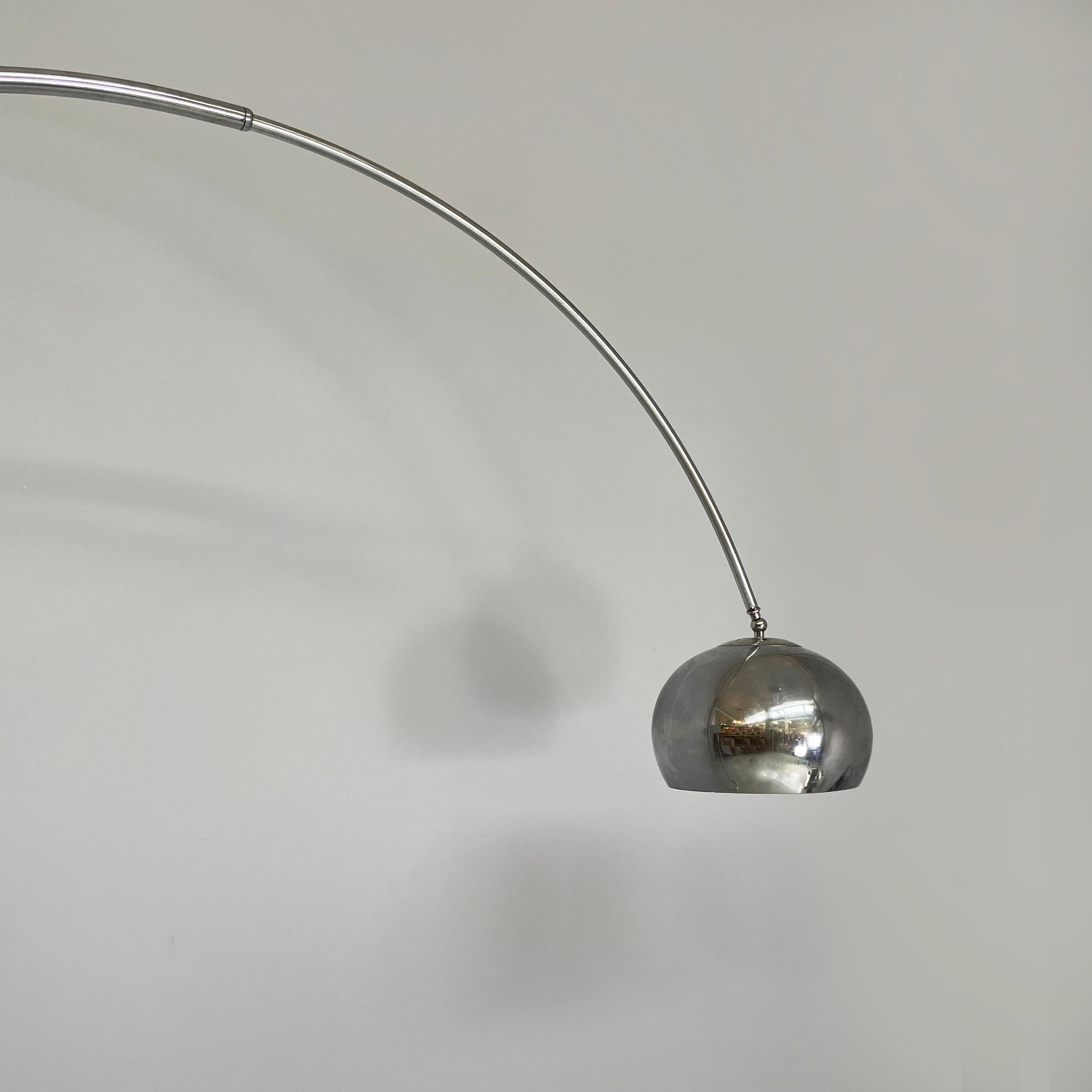 Italian space age Arched and adjustable floor lamp in chromed steel, 1970s 1