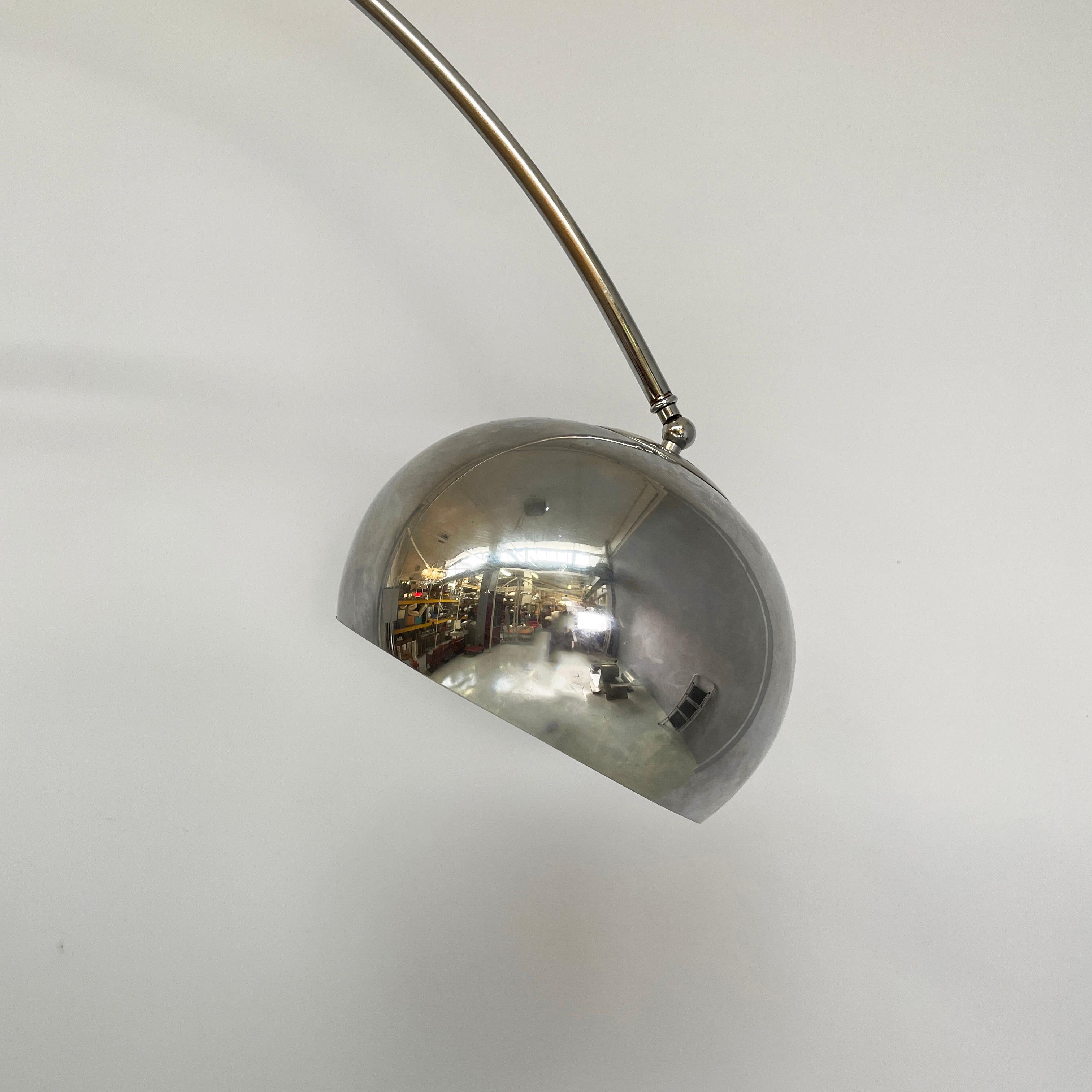 Italian space age Arched and adjustable floor lamp in chromed steel, 1970s 2
