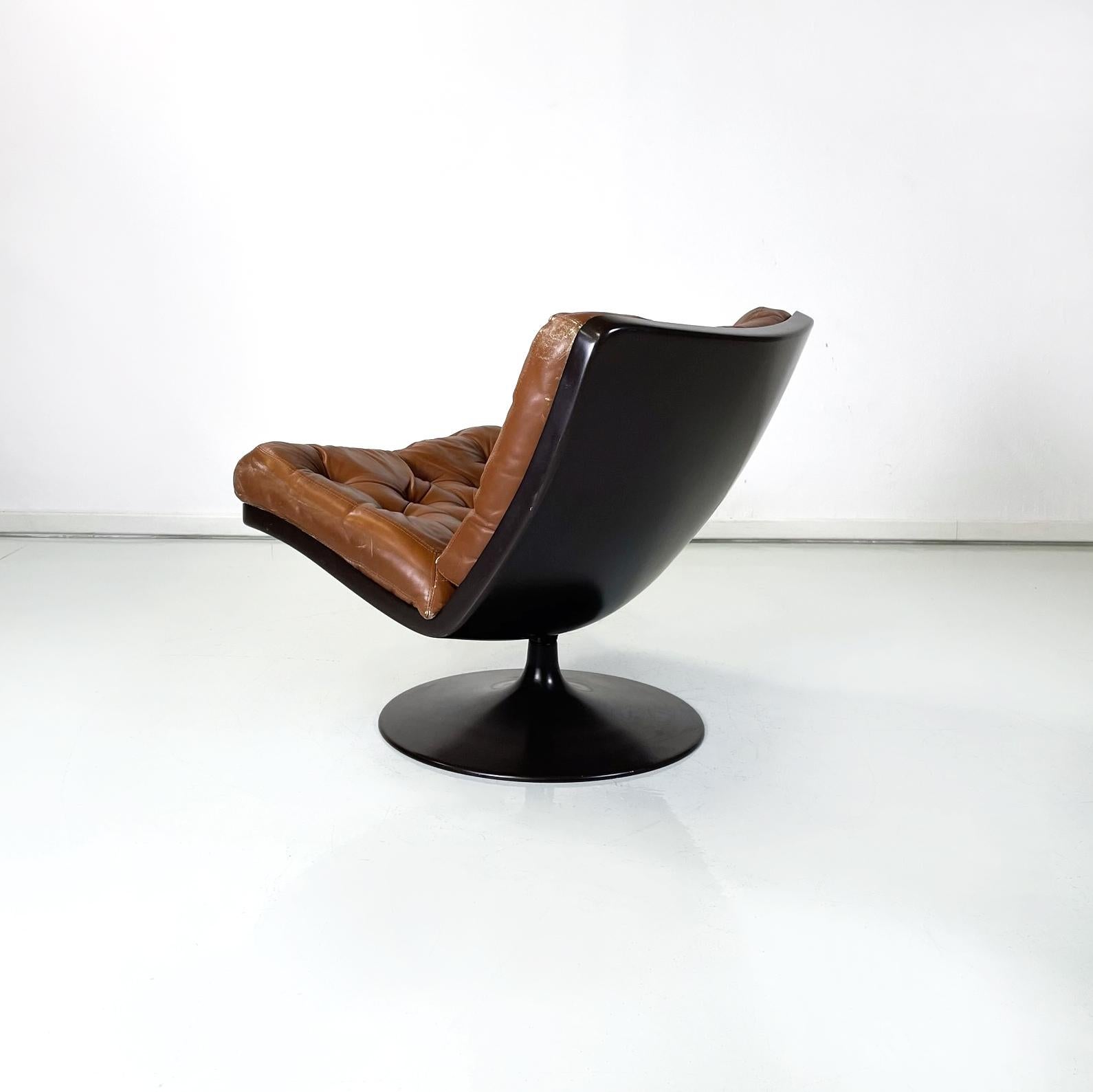 Late 20th Century Italian Space Age Armchair in Brown Leather and Black Plastic by Play, 1970s For Sale