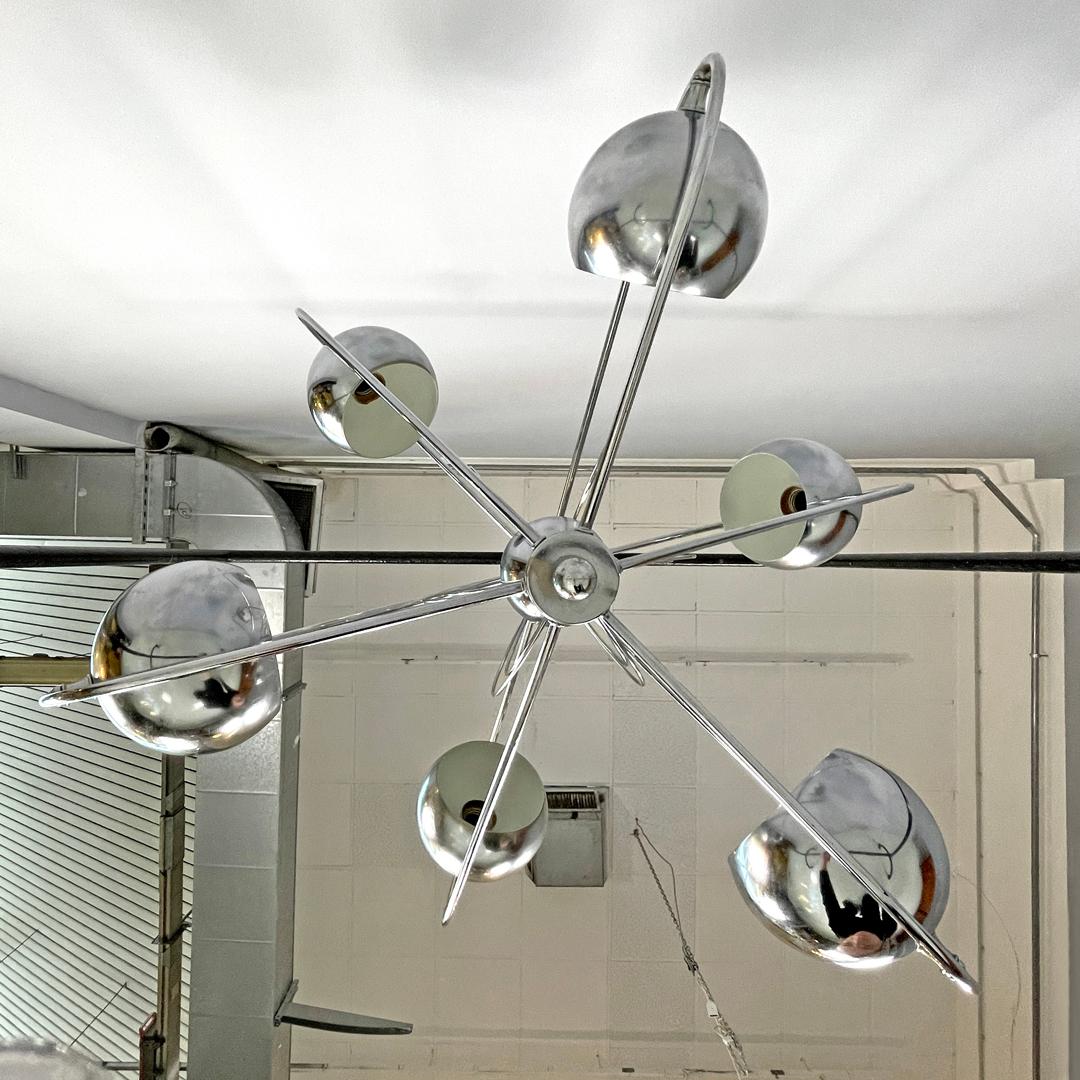 Metal Italian Space Age atom shaped ceiling lamp in chromed metal, 1970s For Sale