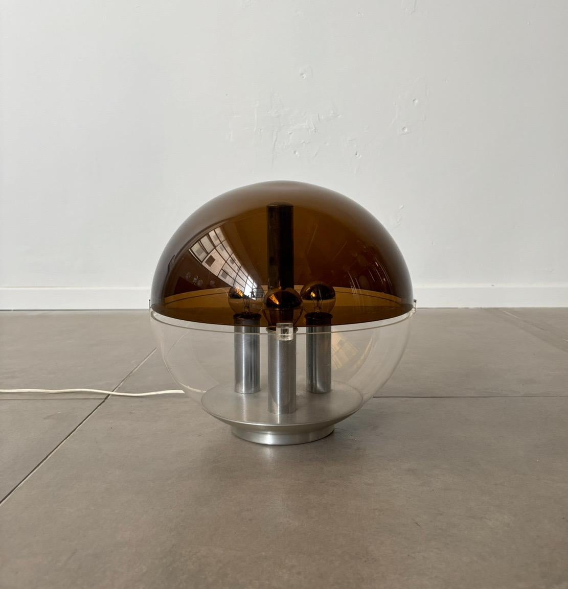 Italian Space Age Ball Lamp in Acrylic Glass and Metal Chrome from Stilux Milano, 1970s 
•
Measurements: (cm)
D30 H30
•

Stilux Milano is an Italian company renowned for its high-quality lighting solutions, blending traditional craftsmanship with