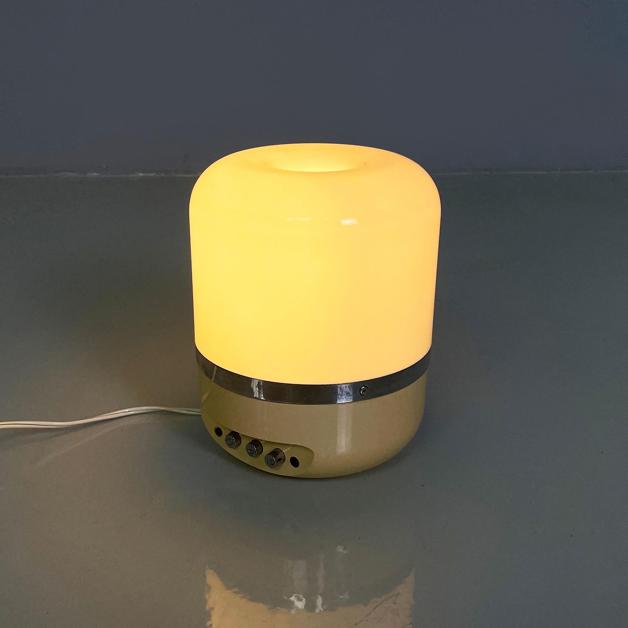 Italian space age beige plastic radio table lamp by Adriano Rampoldi for Europhon, 1970s
Table lamp radio with round base, in plastic. The cylindrical diffuser in white plastic has a hole in the upper part. In the center there is a decorative metal