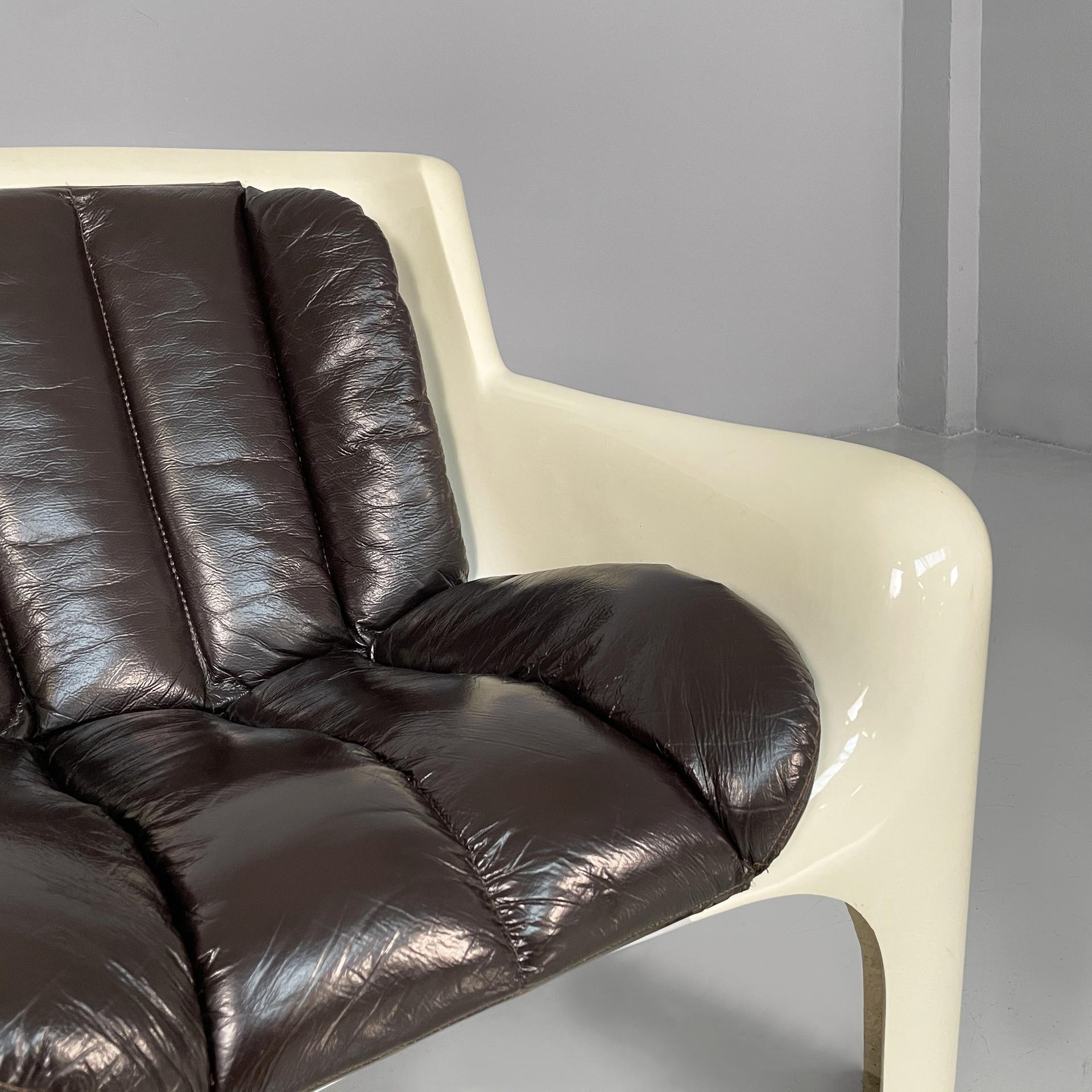 Plastique Fauteuils italiens de l'ère spatiale en cuir brun Gaia Carlo Bartoli Arflex, 1970 en vente