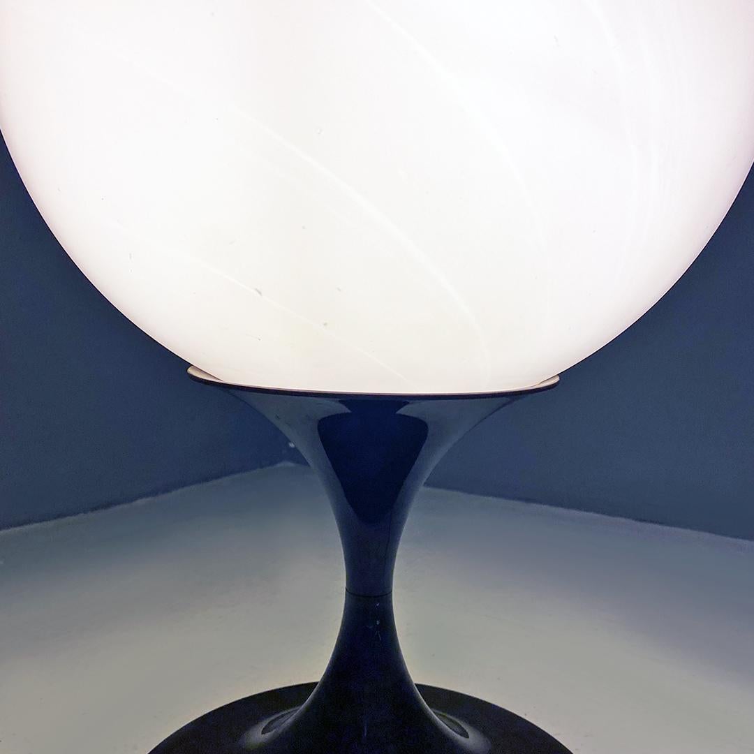 Italienische Stehlampe oder Tischlampe aus braunem Kunststoff und Opalglas aus dem Space Age, 1970er Jahre im Angebot 5
