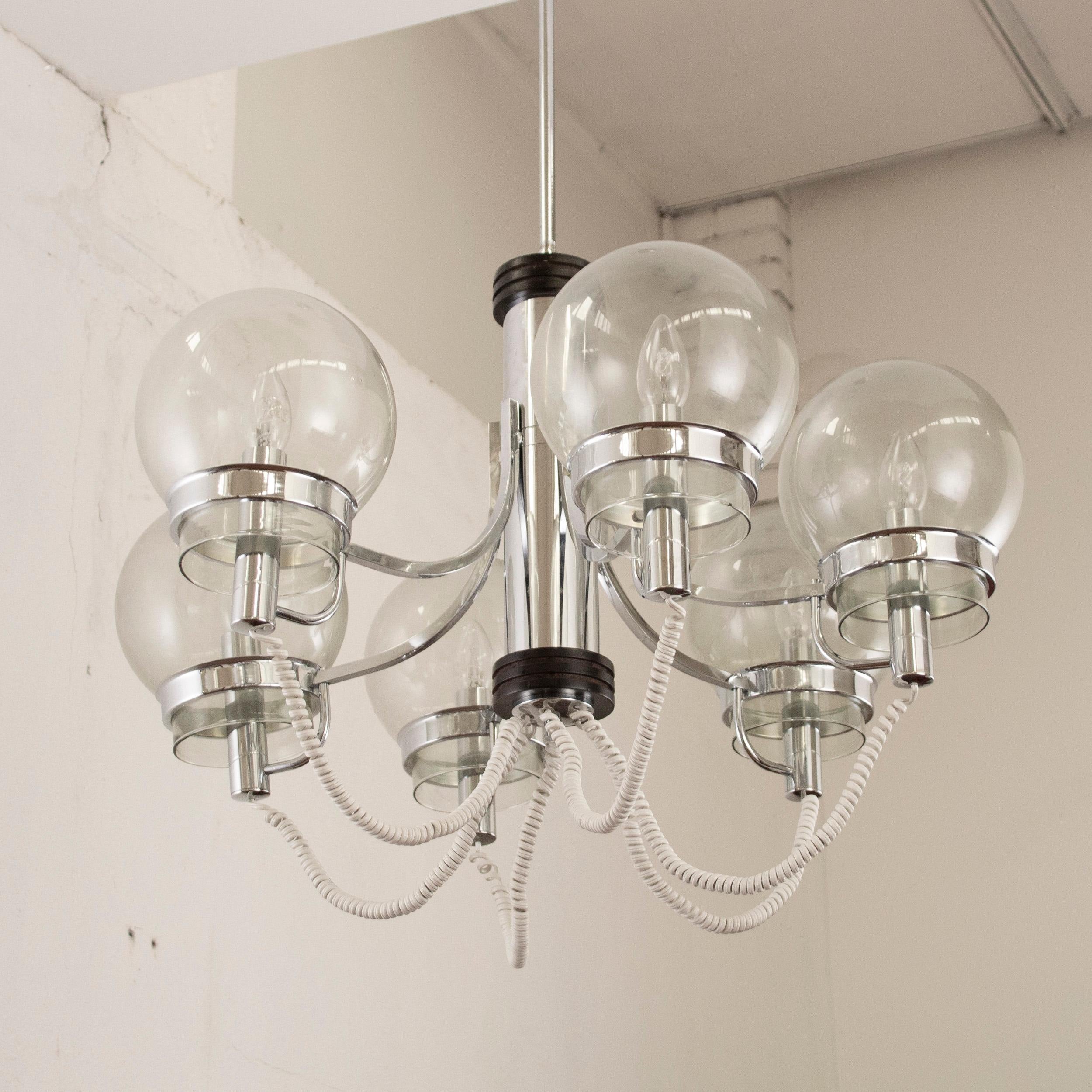 Lustre italien de l'ère spatiale des années 1970, fabriqué en Italie, design, globes en chrome et verre Bon état - En vente à Venezia, IT