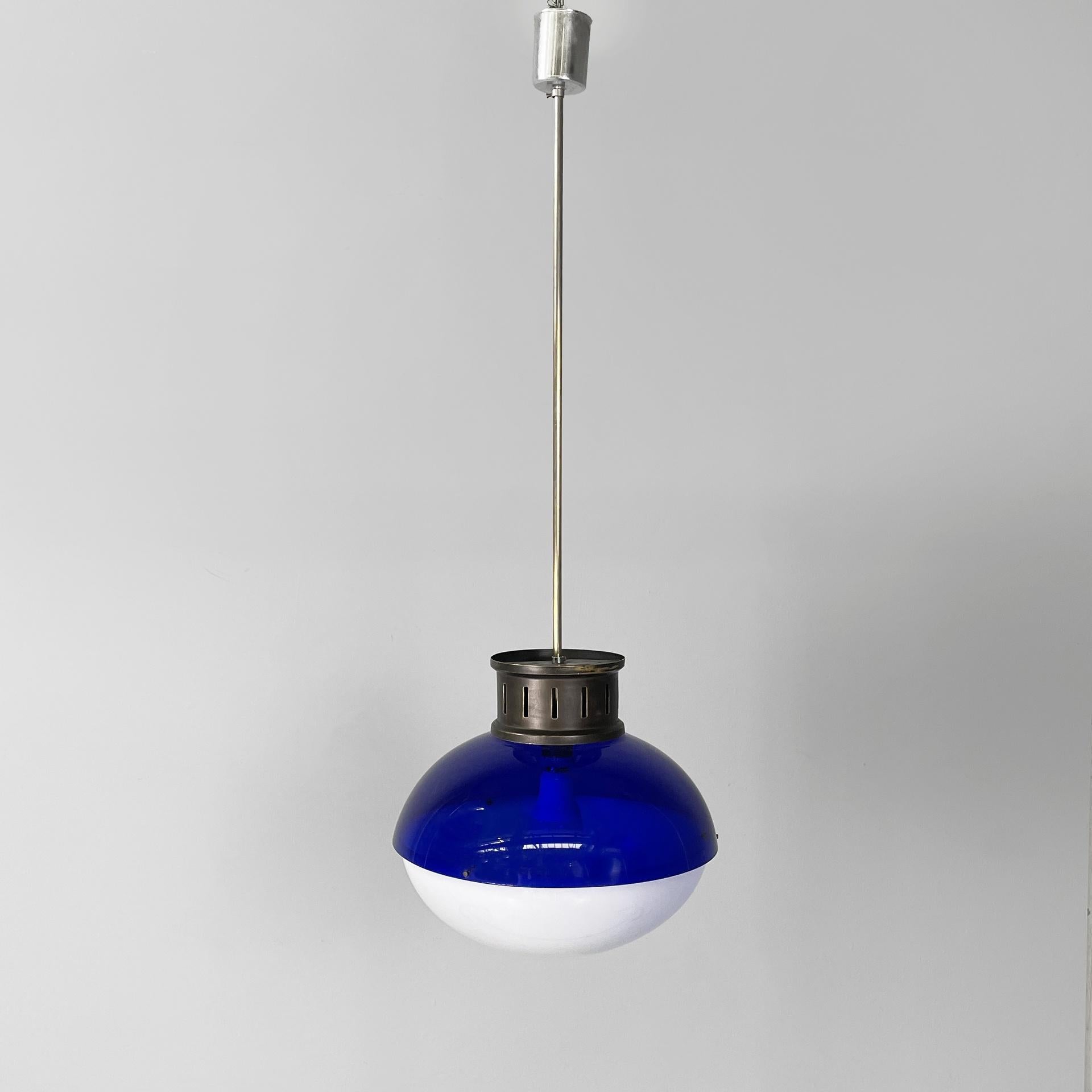 Late 20th Century Italian Space Age chandelier in blue and white plexiglass, 1970s in vendita